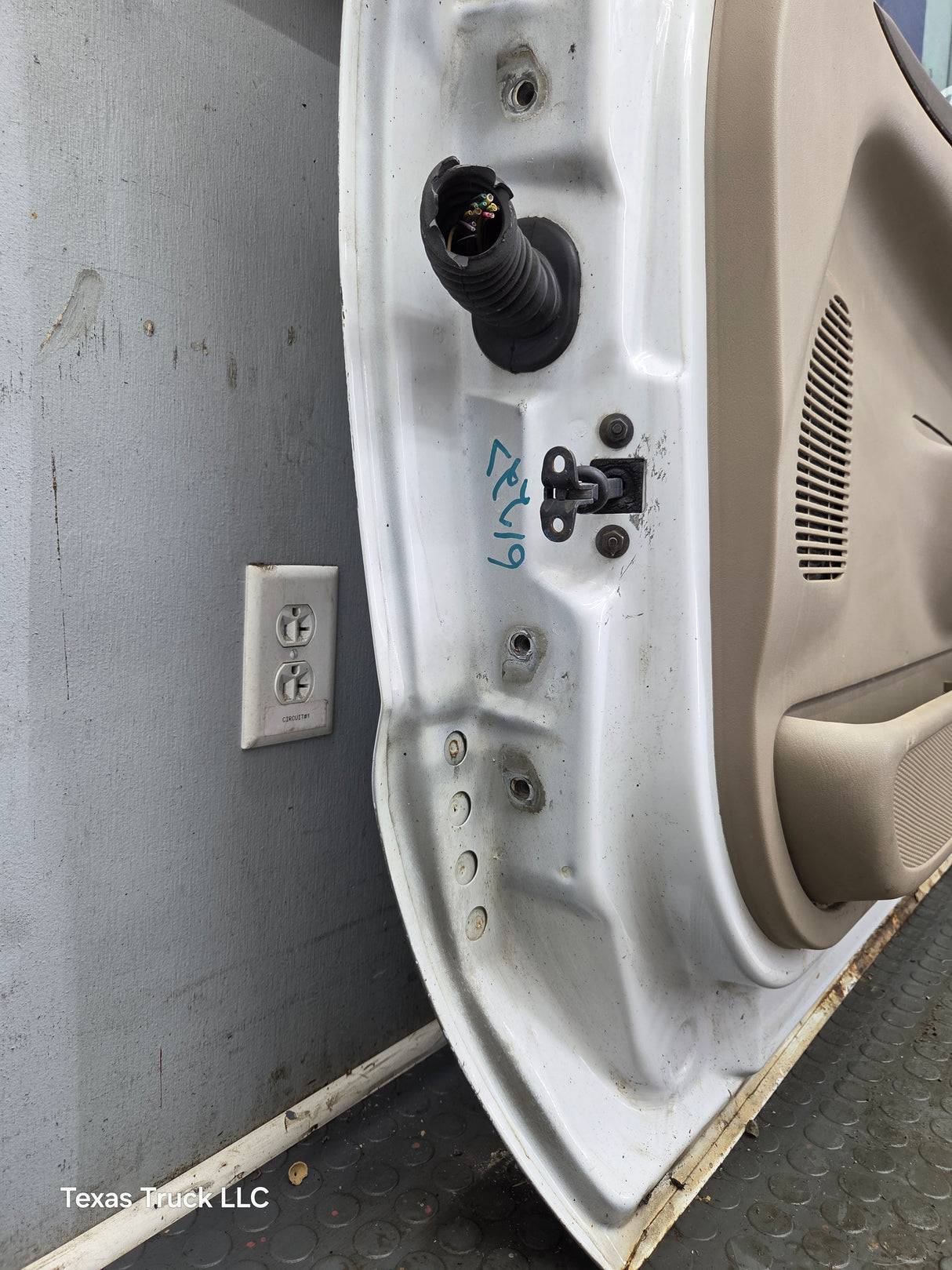 1999-2011 Ford Super Duty / Excursion Front Passenger RH Door F250 F350 F450 F550