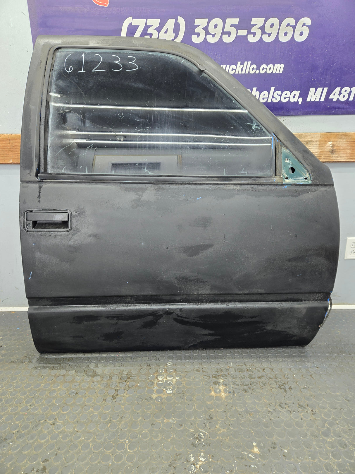 1988-2000 Chevrolet Silverado Suburban GMC Sierra RH Front Passenger Door