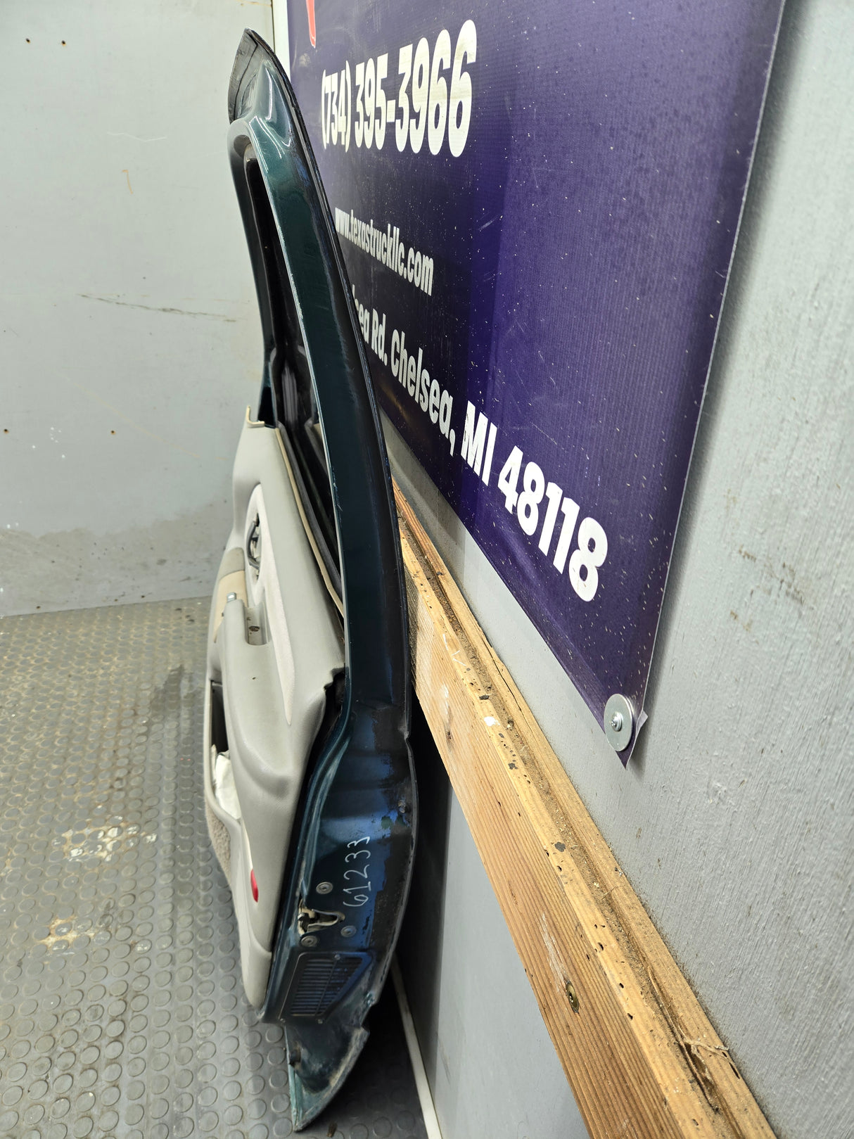 1988-2000 Chevrolet Silverado Suburban GMC Sierra RH Front Passenger Door