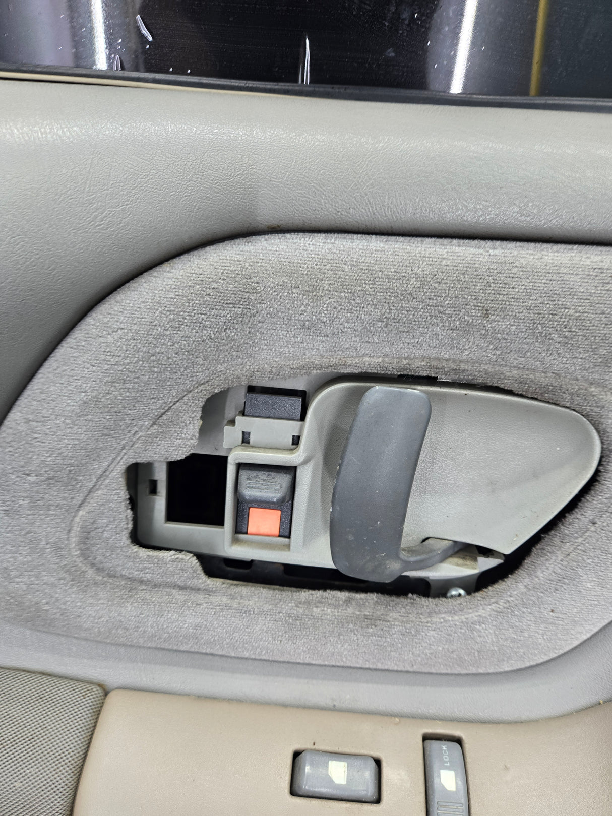 1988-2000 Chevrolet Silverado Suburban GMC Sierra RH Front Passenger Door