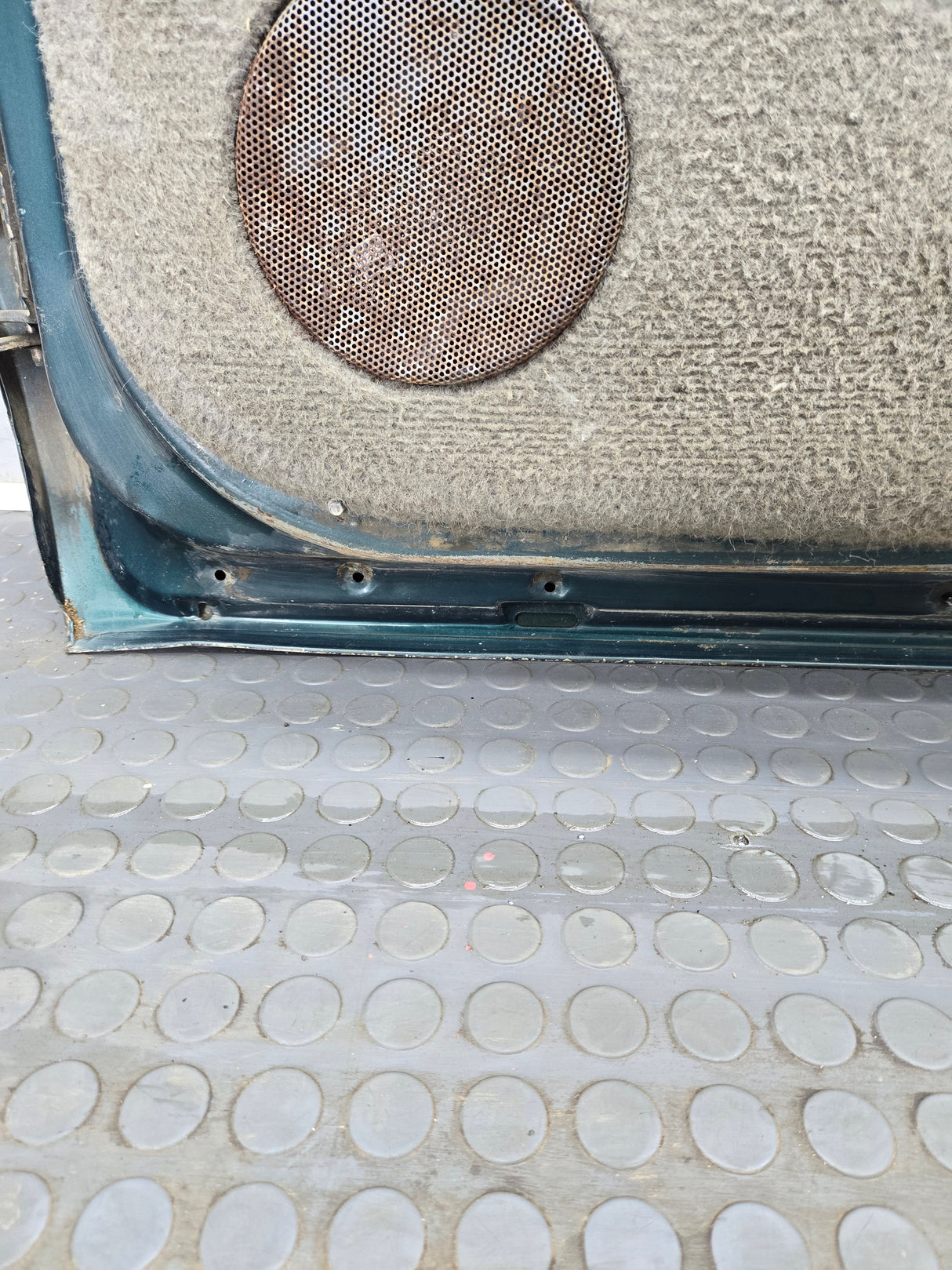 1988-2000 Chevrolet Silverado Suburban GMC Sierra RH Front Passenger Door