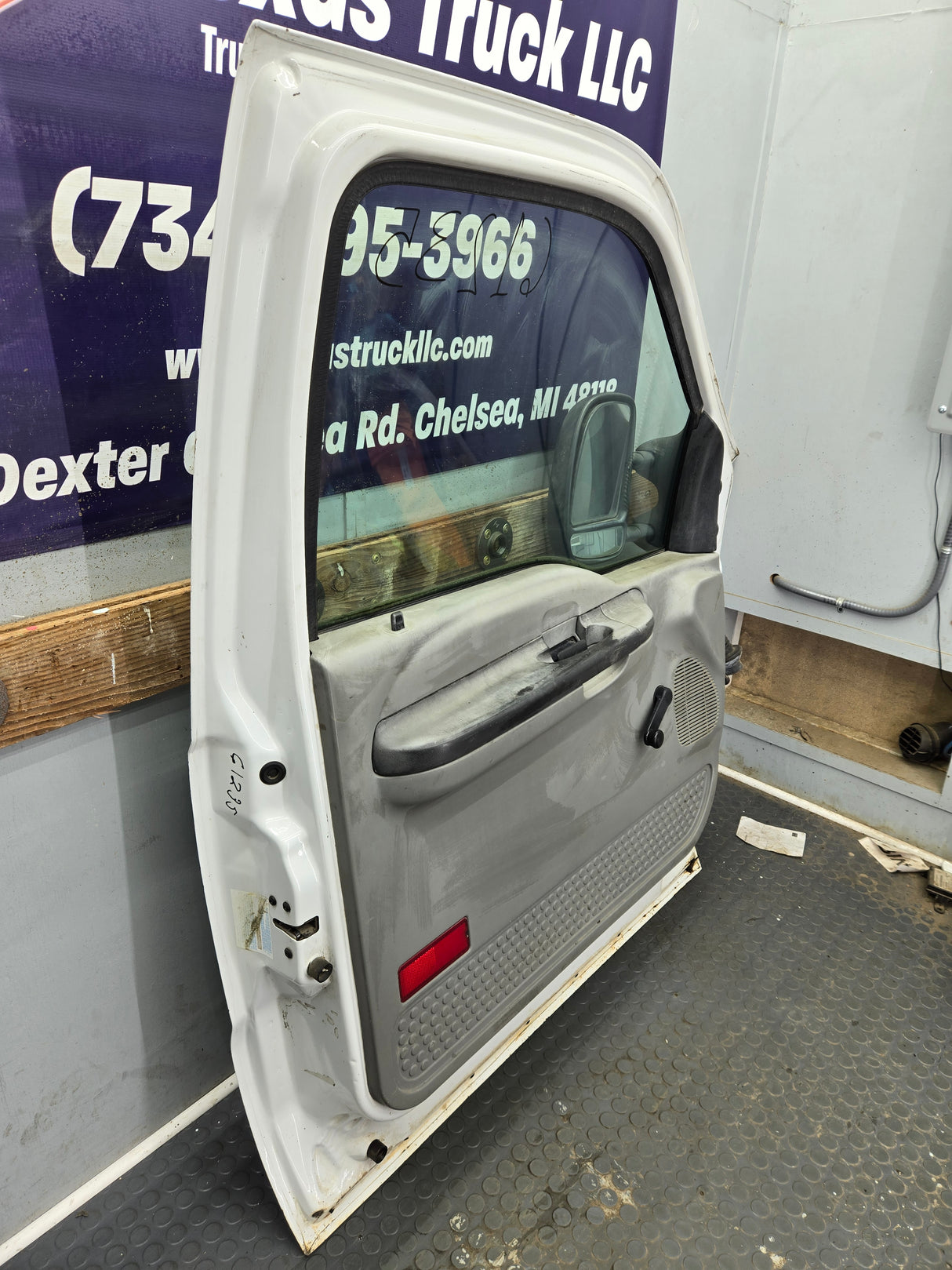 1999-2011 Ford Super Duty LH Driver Side Front Door F250 F350 F450 F550