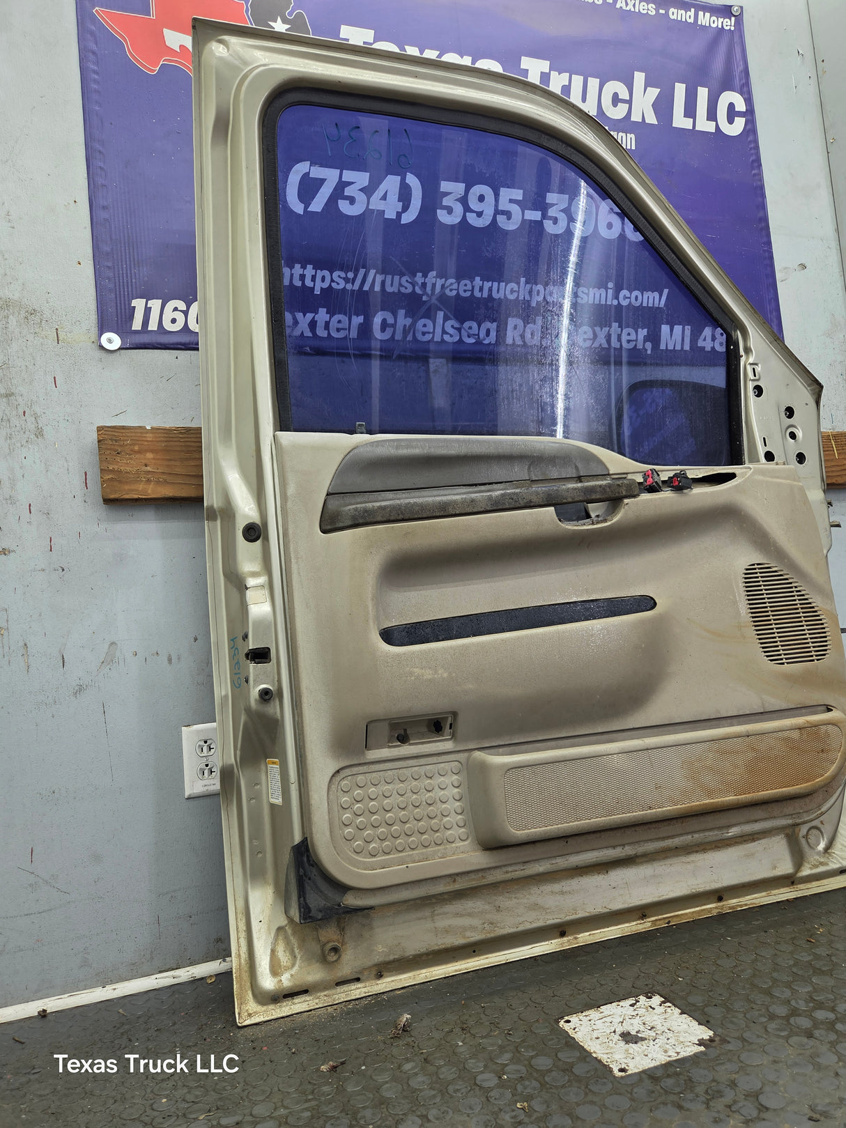 1999-2011 Ford Super Duty LH Driver Side Front Door F250 F350 F450 F550