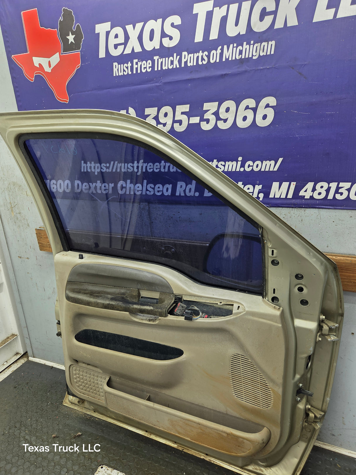 1999-2011 Ford Super Duty LH Driver Side Front Door F250 F350 F450 F550