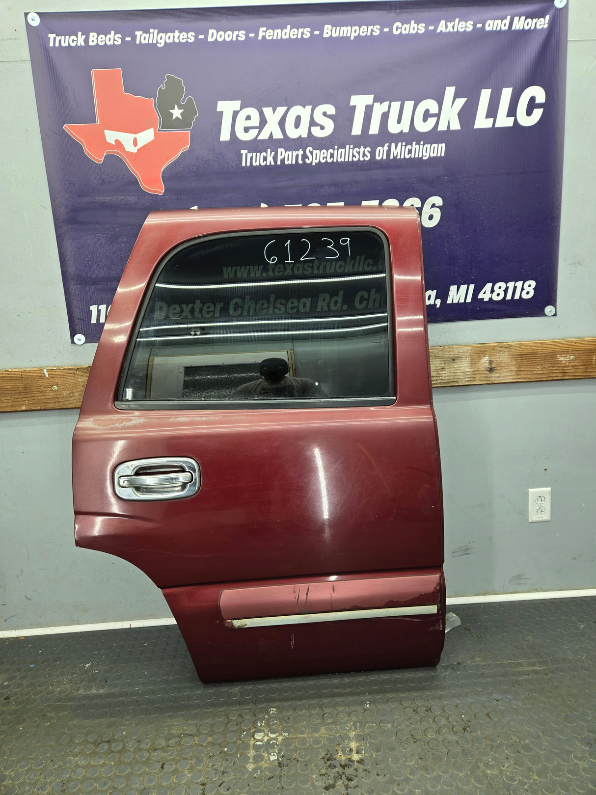 2001-2006 Chevrolet Tahoe / GMC Yukon 1500 2500HD Rear Passenger Side Rear Door RH
