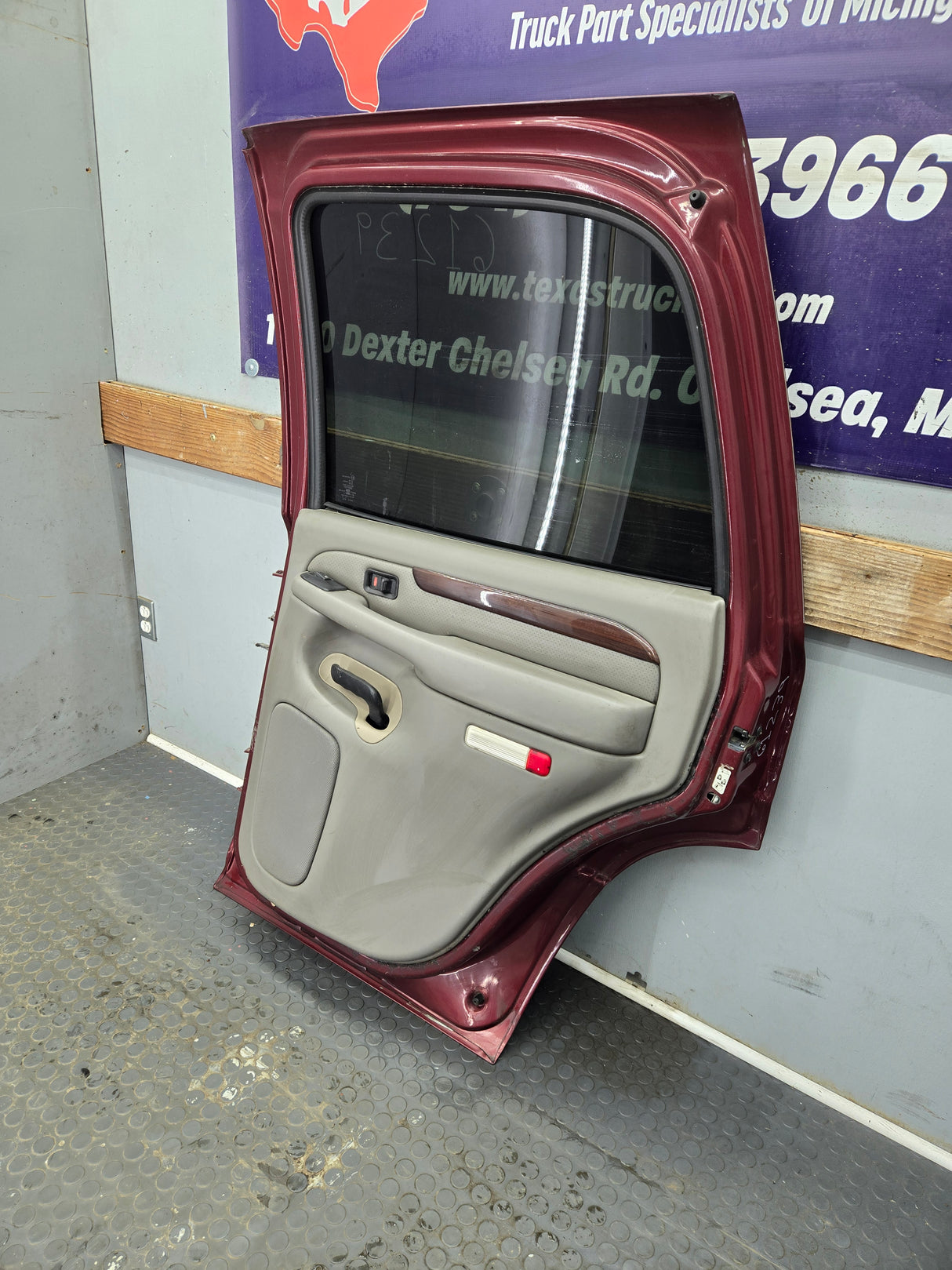 2001-2006 Chevrolet Tahoe / GMC Yukon 1500 2500HD Rear Passenger Side Rear Door RH