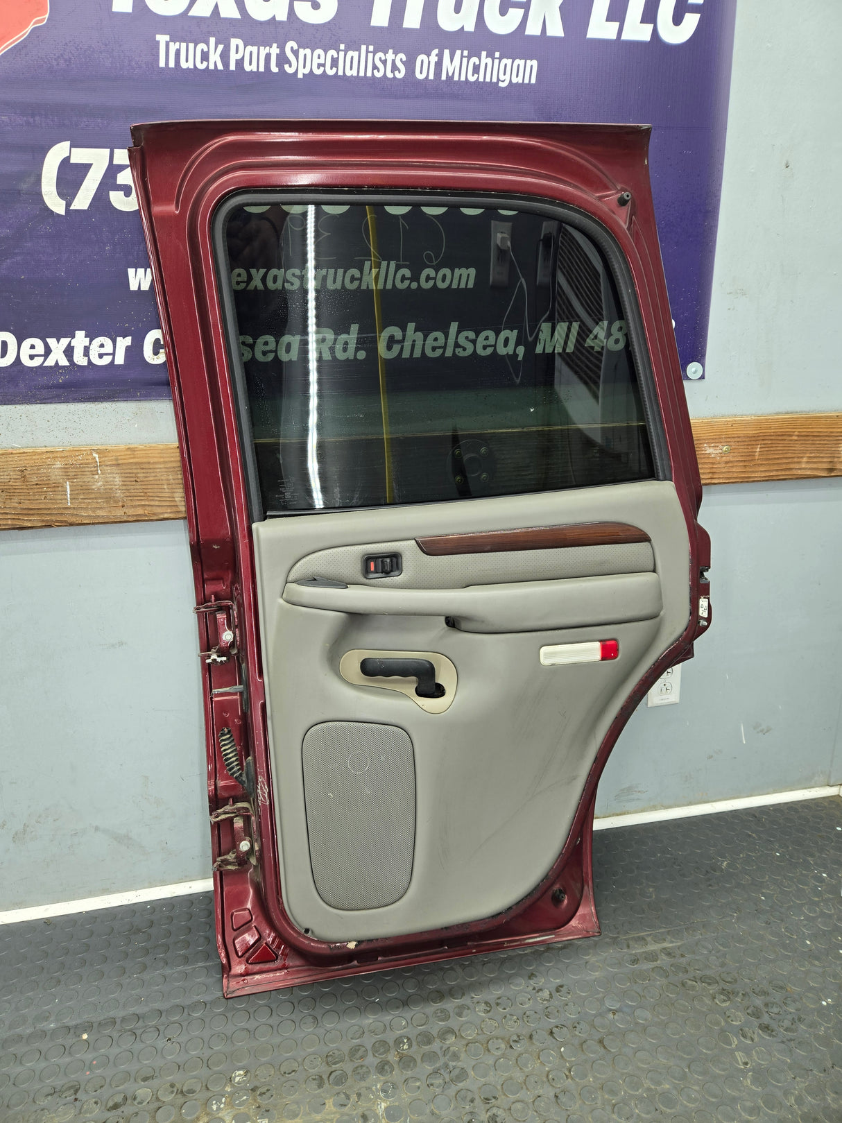2001-2006 Chevrolet Tahoe / GMC Yukon 1500 2500HD Rear Passenger Side Rear Door RH