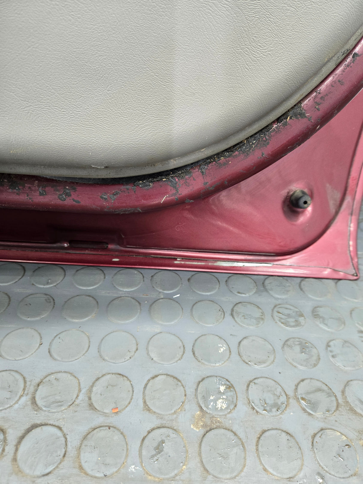 2001-2006 Chevrolet Tahoe / GMC Yukon 1500 2500HD Rear Passenger Side Rear Door RH