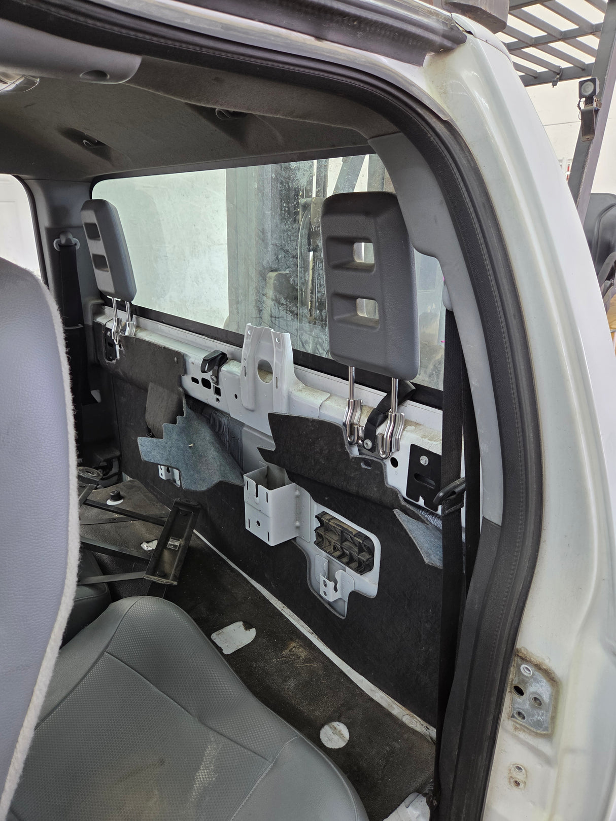 2011-2016 Ford F250 F350 F450 F550 Super Duty Extended Cab - Oxford White