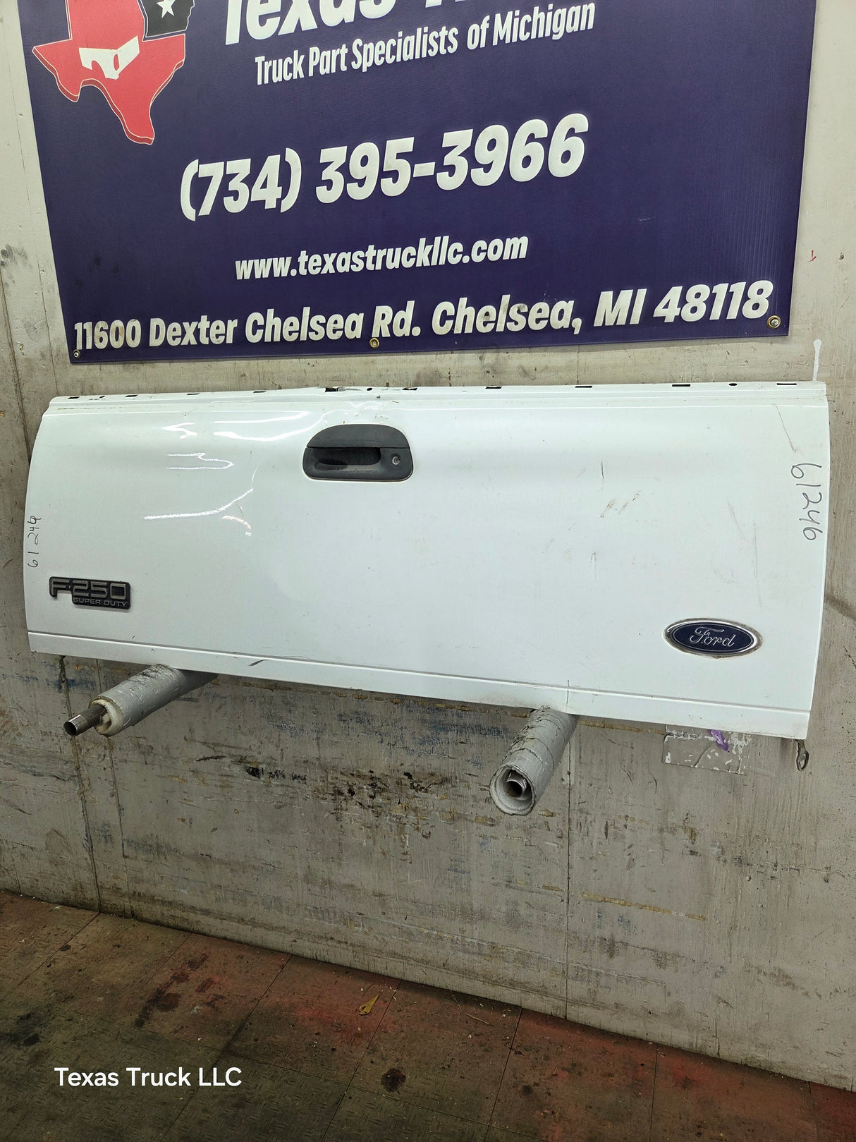 1997-2003 F150 / 1999-2007 Ford F250 F350 F450 F550 Super Duty Tailgate