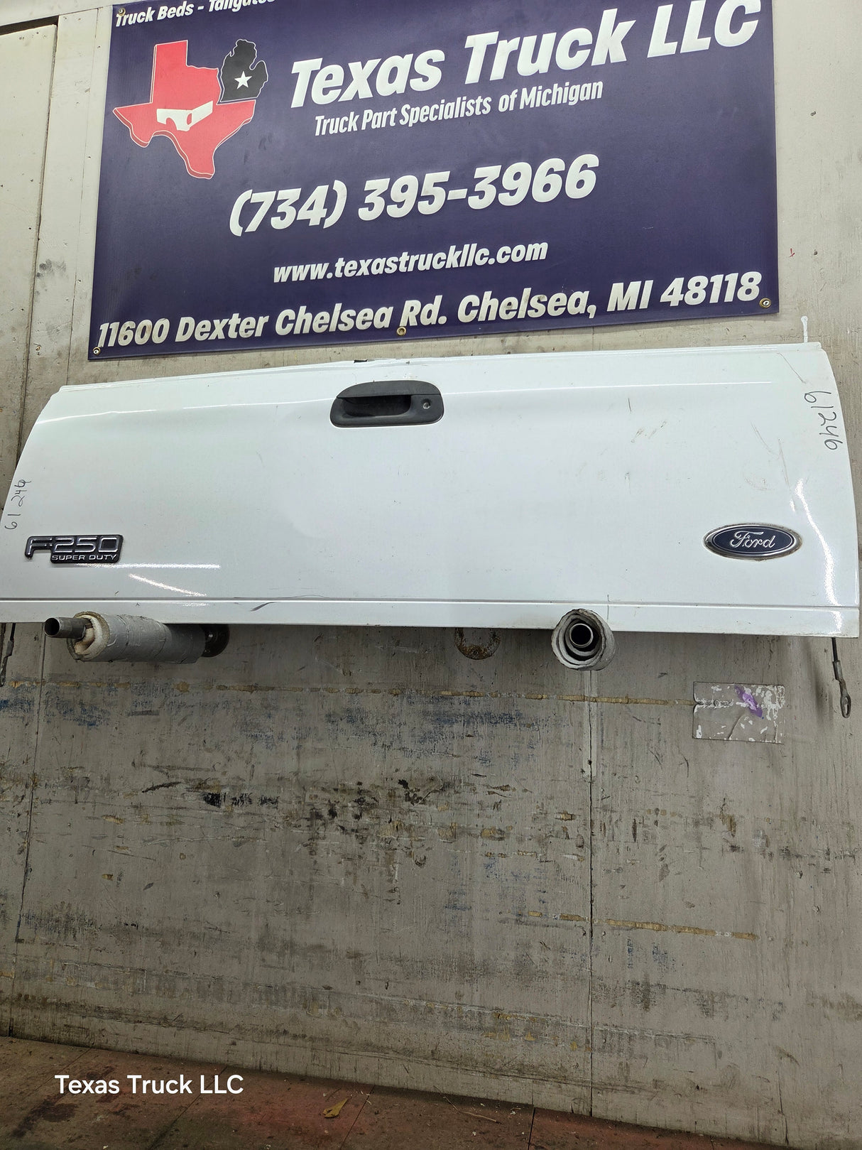 1997-2003 F150 / 1999-2007 Ford F250 F350 F450 F550 Super Duty Tailgate