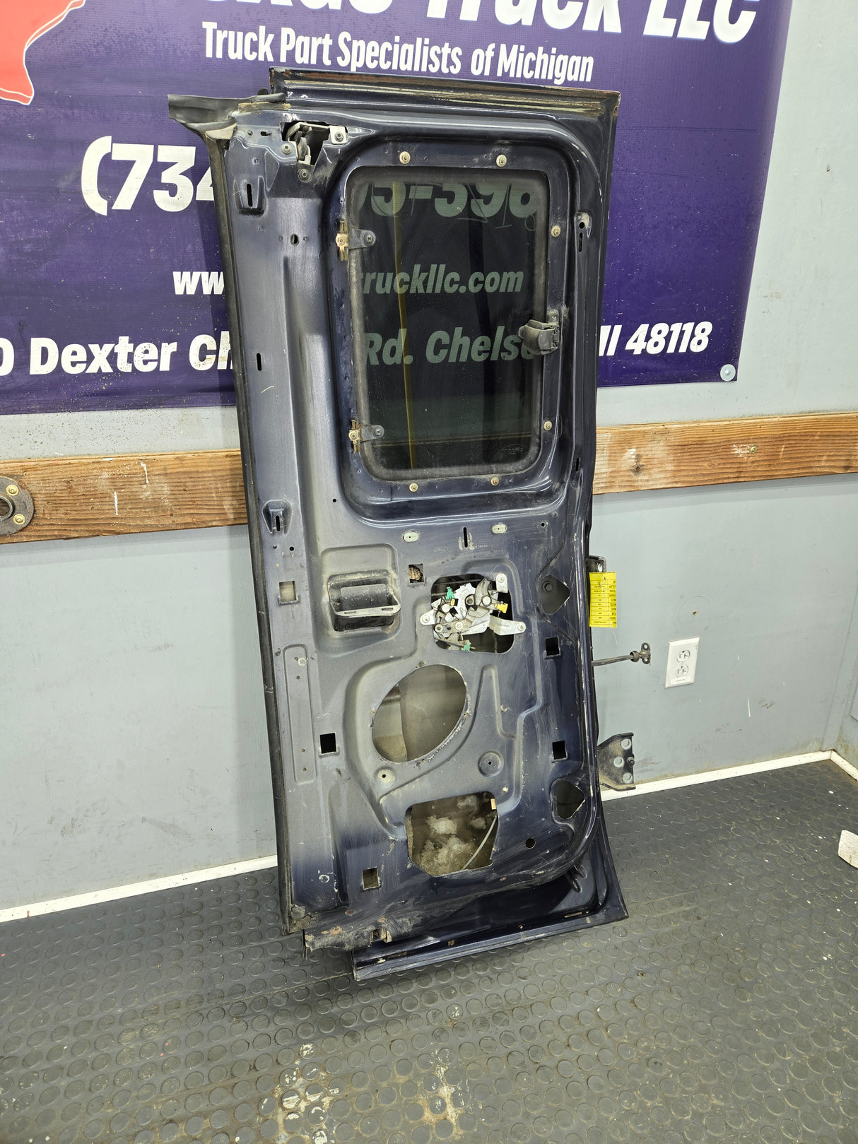 1999-2007 Ford Super Duty F250 F350 F450 F550 RH Extended Cab Passenger Rear Door
