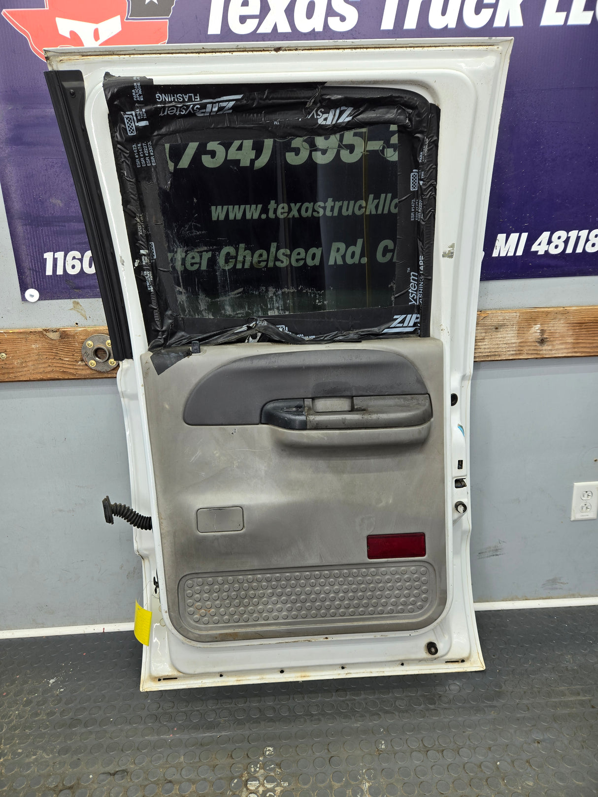 1999-2011 Ford Super Duty F250 F350 F450 F550 RH Crew Cab Passenger Side Rear Door