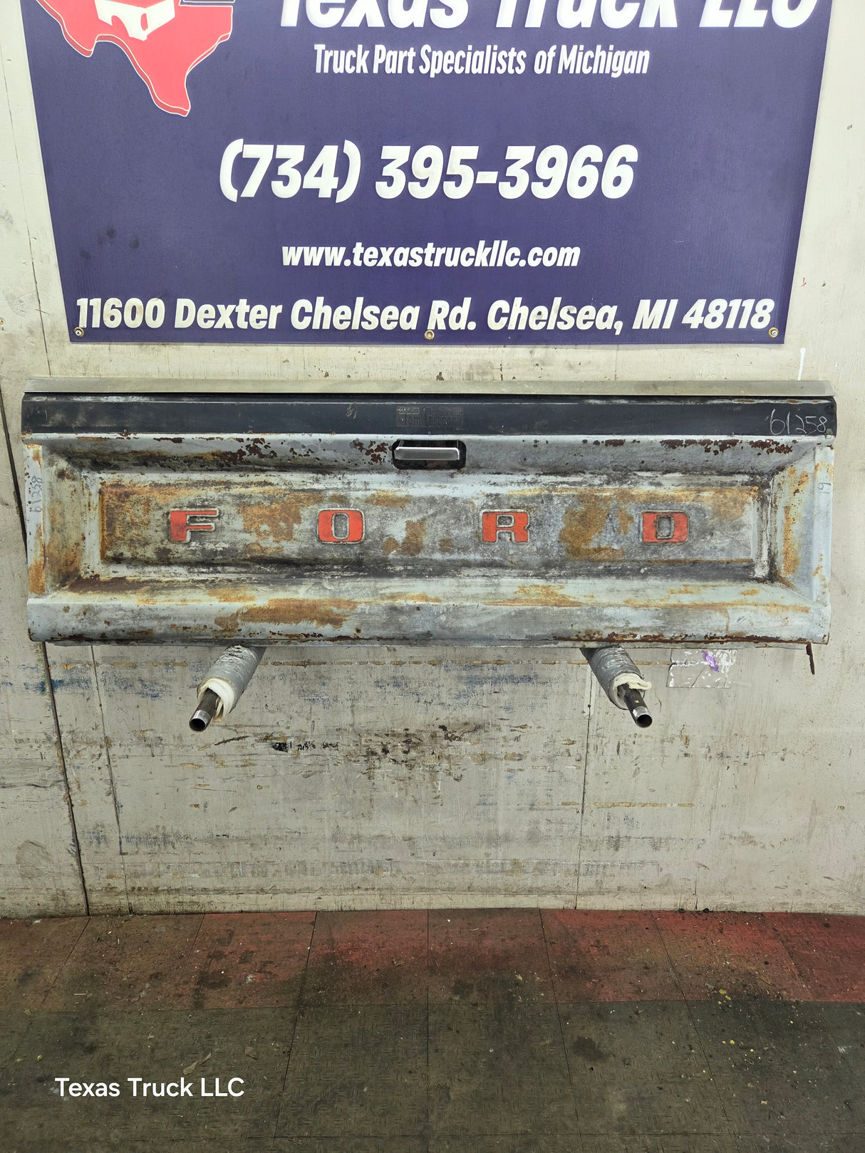 1980-1997 Bullnose / Bricknose / OBS Ford F100 F150 F250 F350 Tailgate *DAMAGE