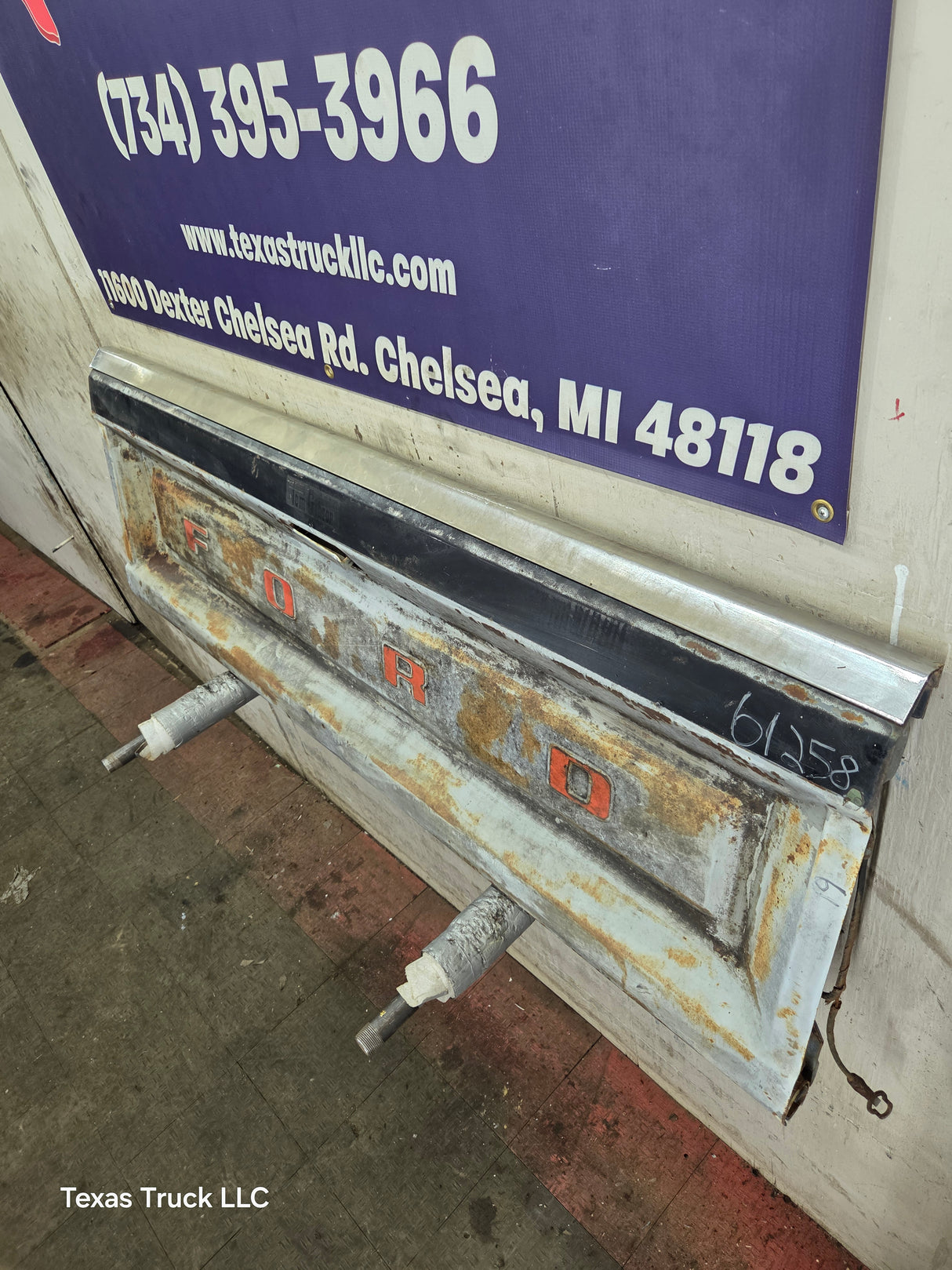 1980-1997 Bullnose / Bricknose / OBS Ford F100 F150 F250 F350 Tailgate *DAMAGE