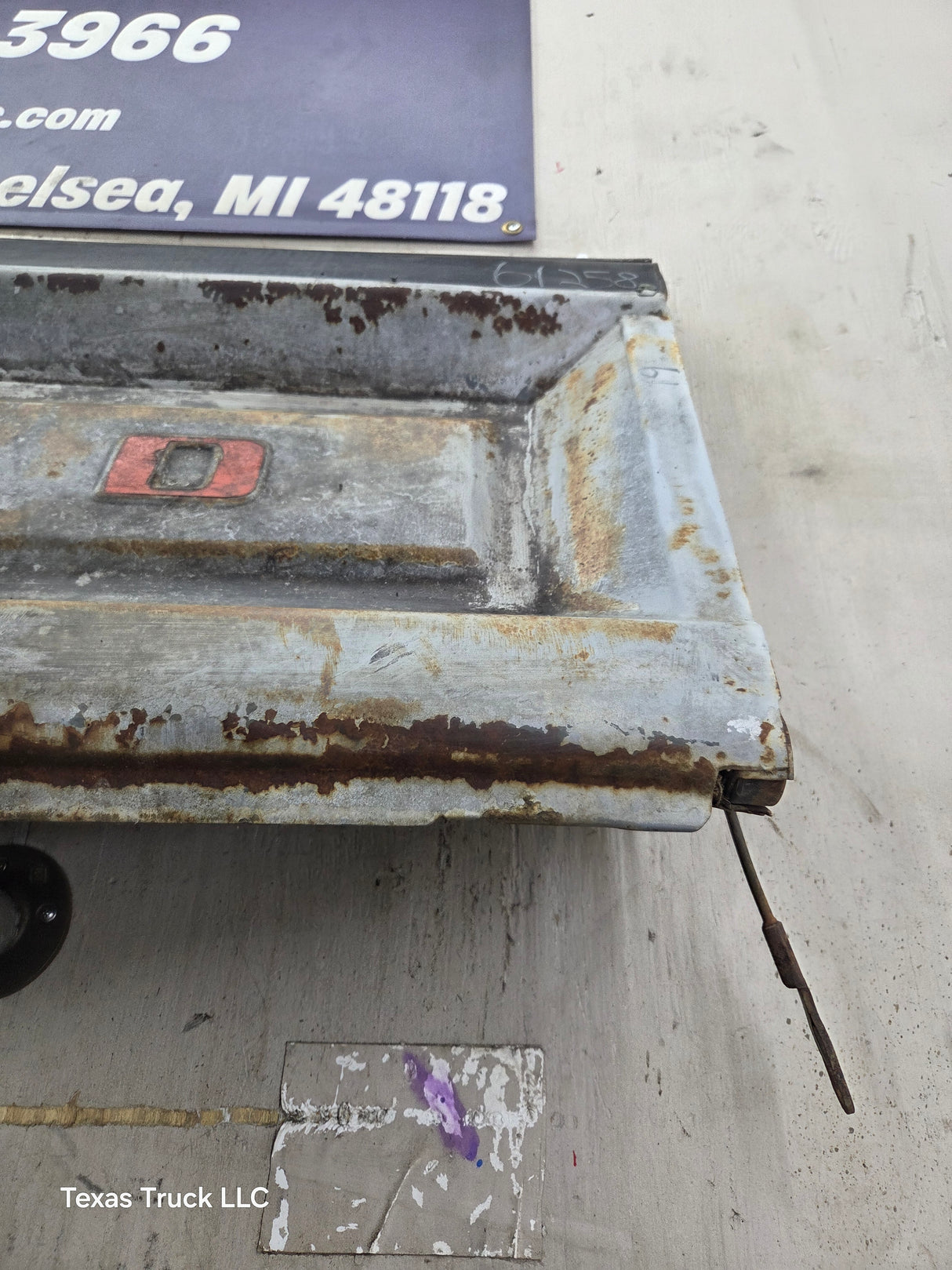 1980-1997 Bullnose / Bricknose / OBS Ford F100 F150 F250 F350 Tailgate *DAMAGE