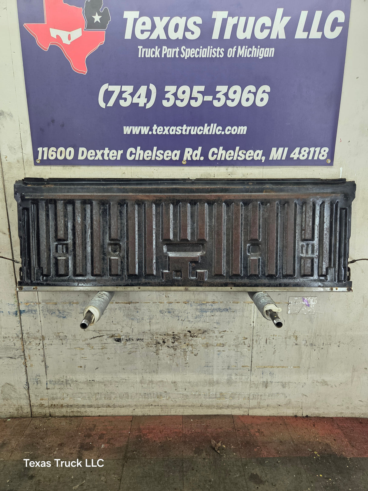 1980-1997 Bullnose / Bricknose / OBS Ford F100 F150 F250 F350 Tailgate *DAMAGE