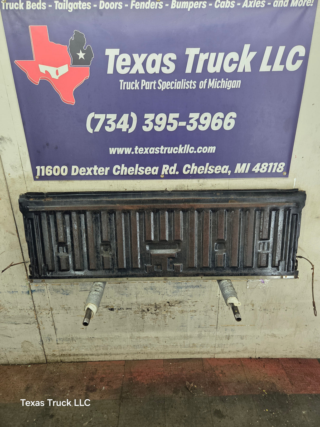 1980-1997 Bullnose / Bricknose / OBS Ford F100 F150 F250 F350 Tailgate *DAMAGE