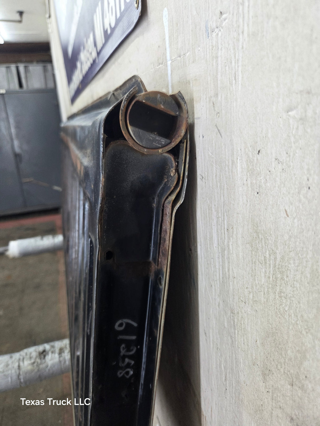 1980-1997 Bullnose / Bricknose / OBS Ford F100 F150 F250 F350 Tailgate *DAMAGE