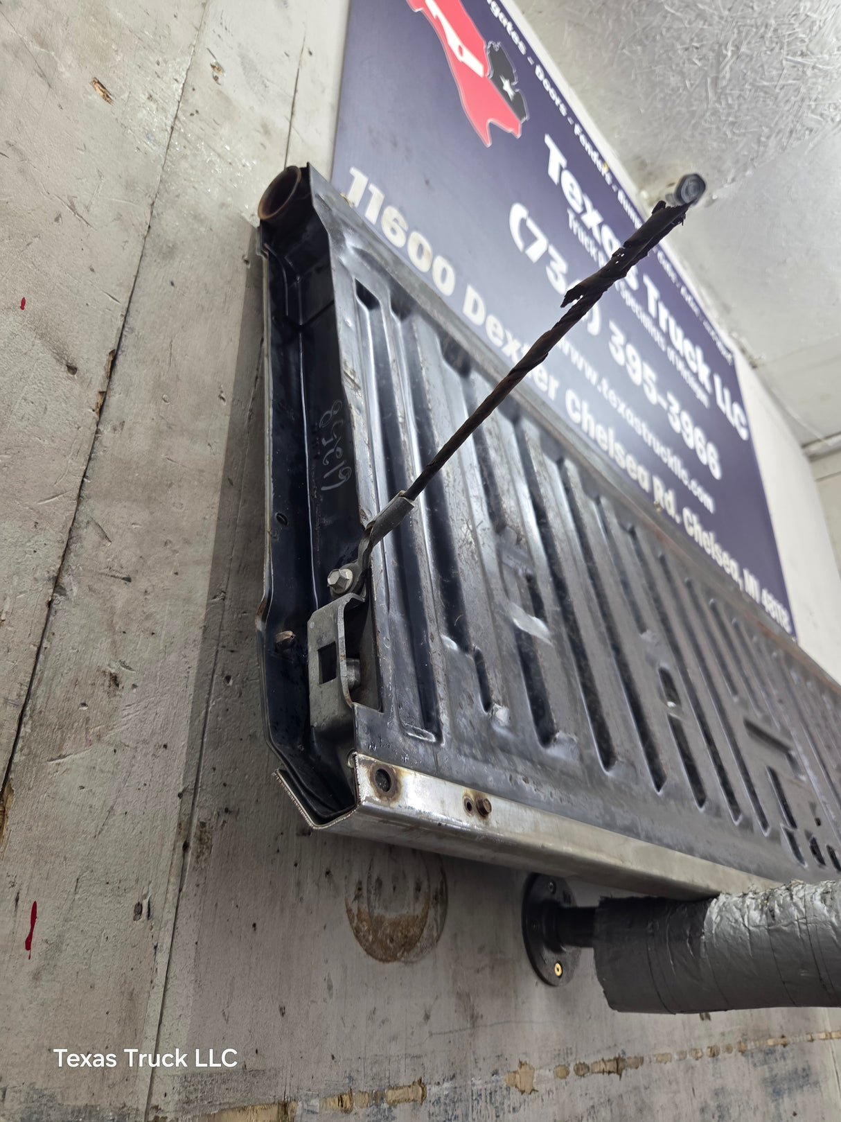 1980-1997 Bullnose / Bricknose / OBS Ford F100 F150 F250 F350 Tailgate *DAMAGE