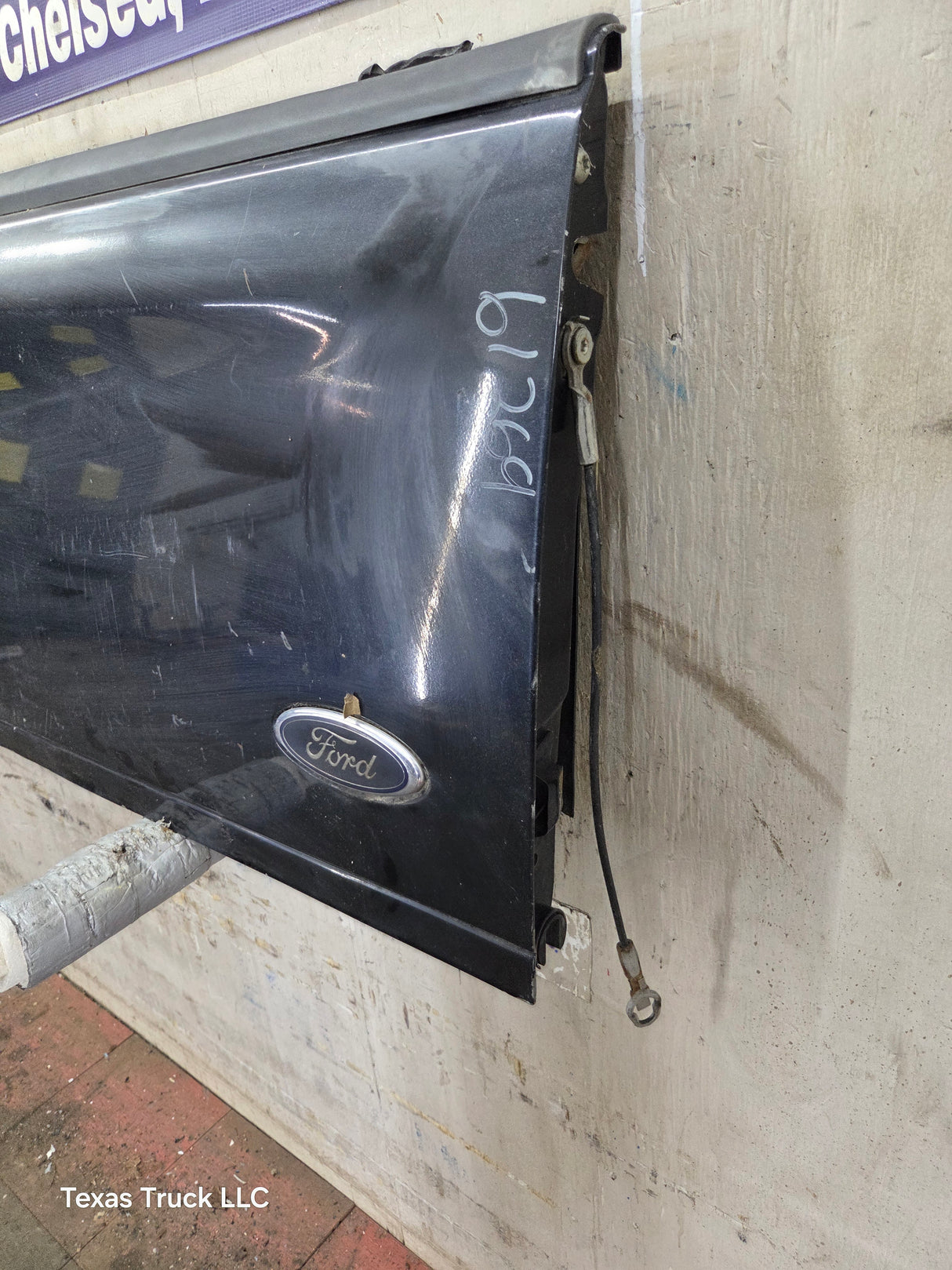 1997-2003 F150 / 1999-2007 Ford F250 F350 F450 F550 Super Duty Tailgate