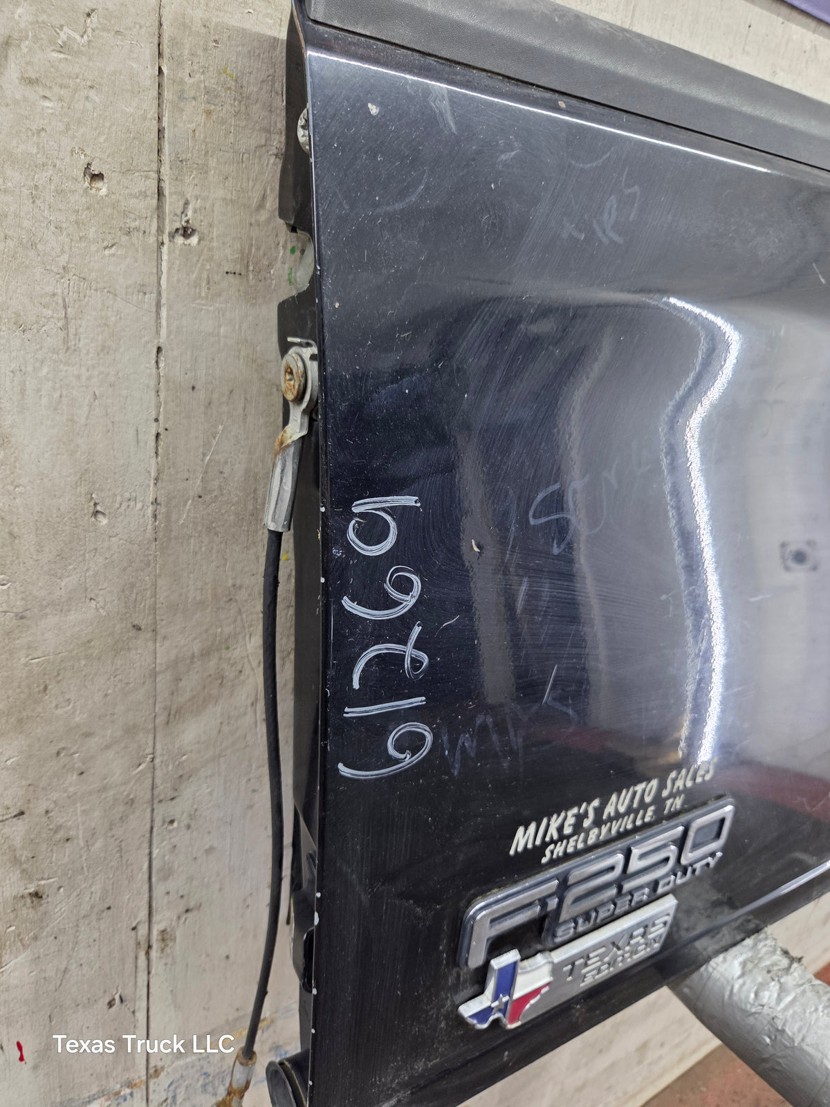 1997-2003 F150 / 1999-2007 Ford F250 F350 F450 F550 Super Duty Tailgate