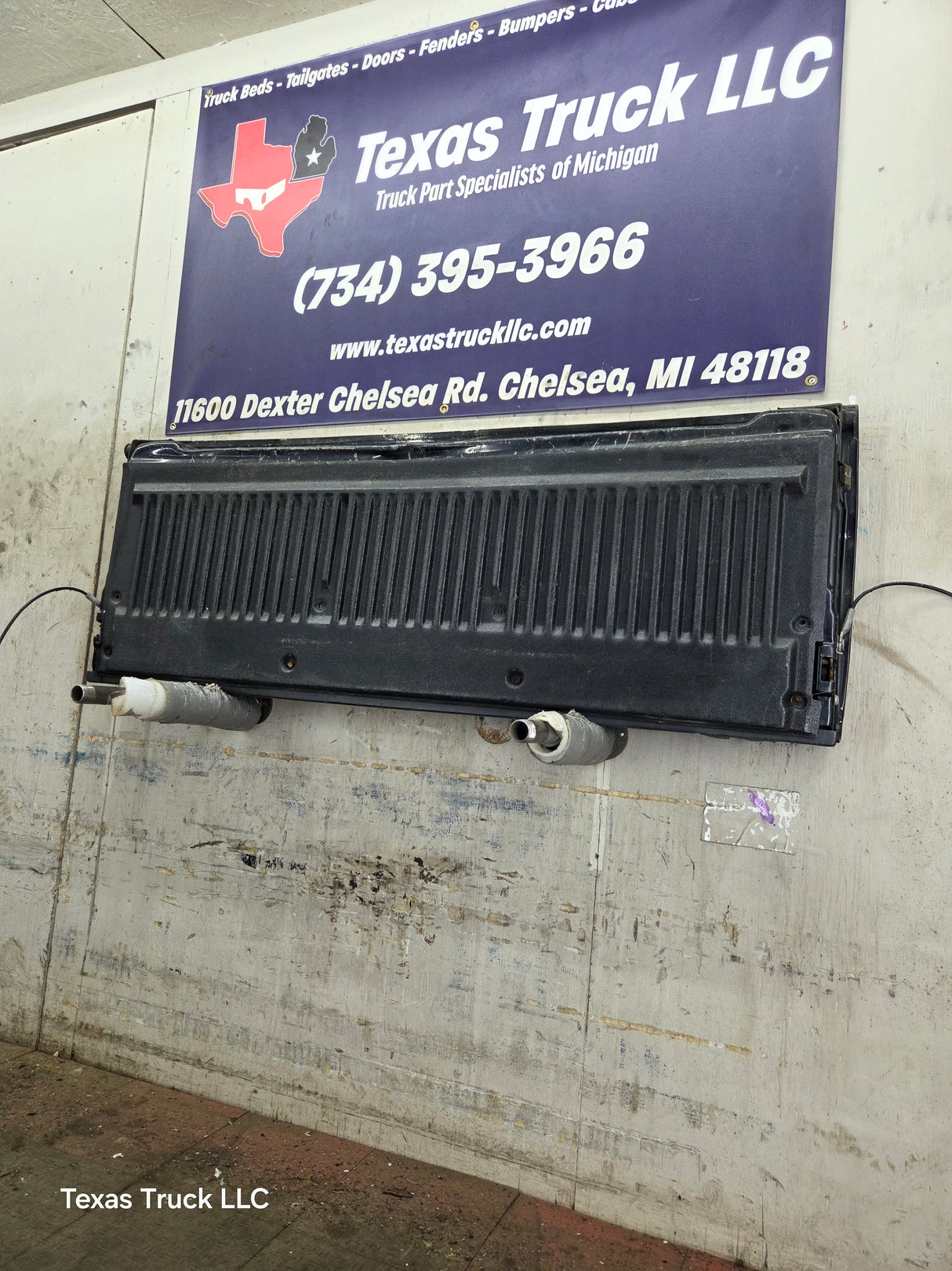 1997-2003 F150 / 1999-2007 Ford F250 F350 F450 F550 Super Duty Tailgate