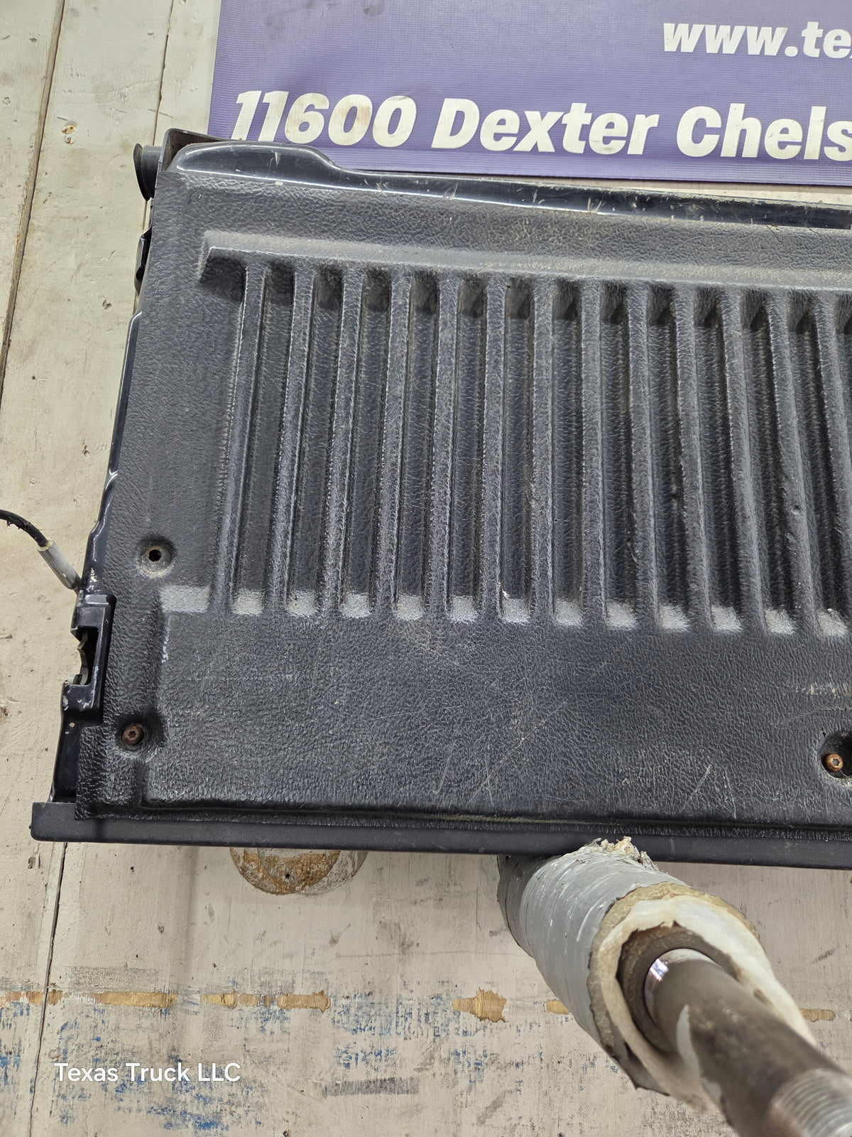 1997-2003 F150 / 1999-2007 Ford F250 F350 F450 F550 Super Duty Tailgate