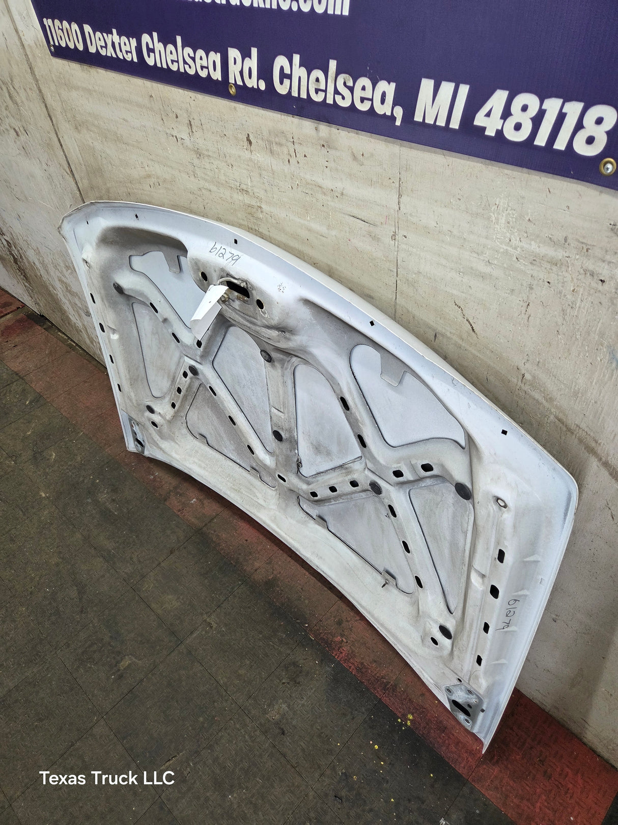 2003-2006 Chevrolet Silverado 2500 3500 Cateye HD Hood OEM