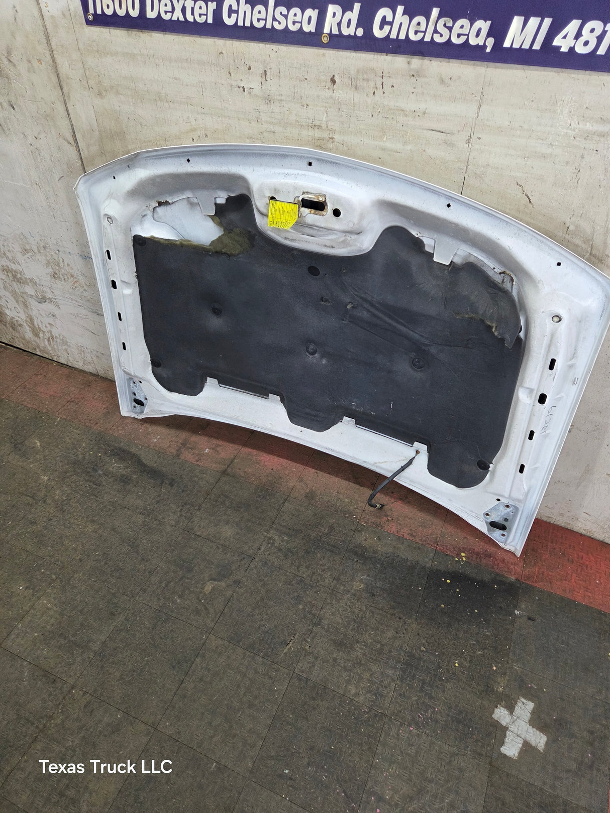 2003-2006 Chevrolet Silverado 2500 3500 Cateye HD Hood OEM