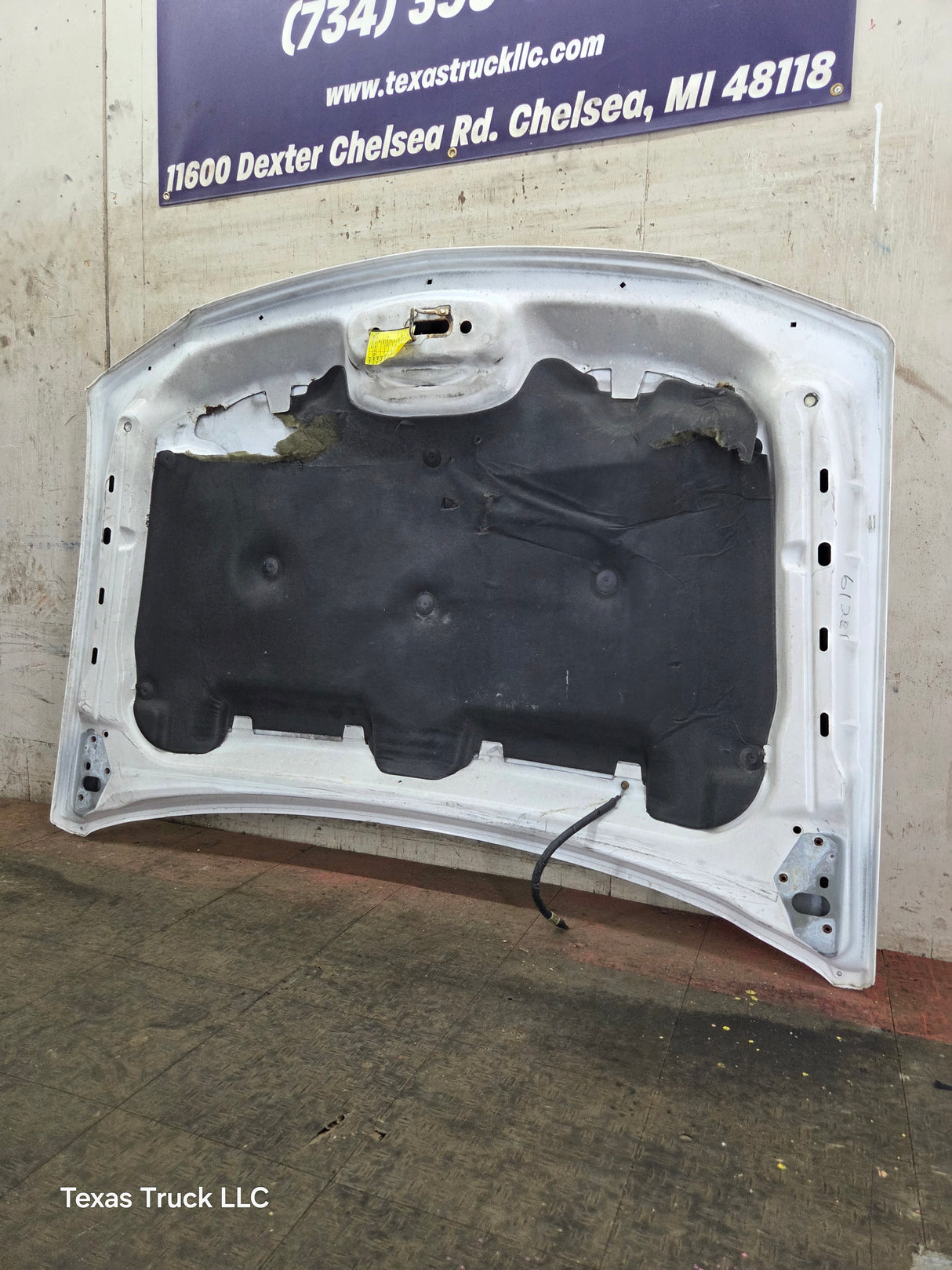 2003-2006 Chevrolet Silverado 2500 3500 Cateye HD Hood OEM