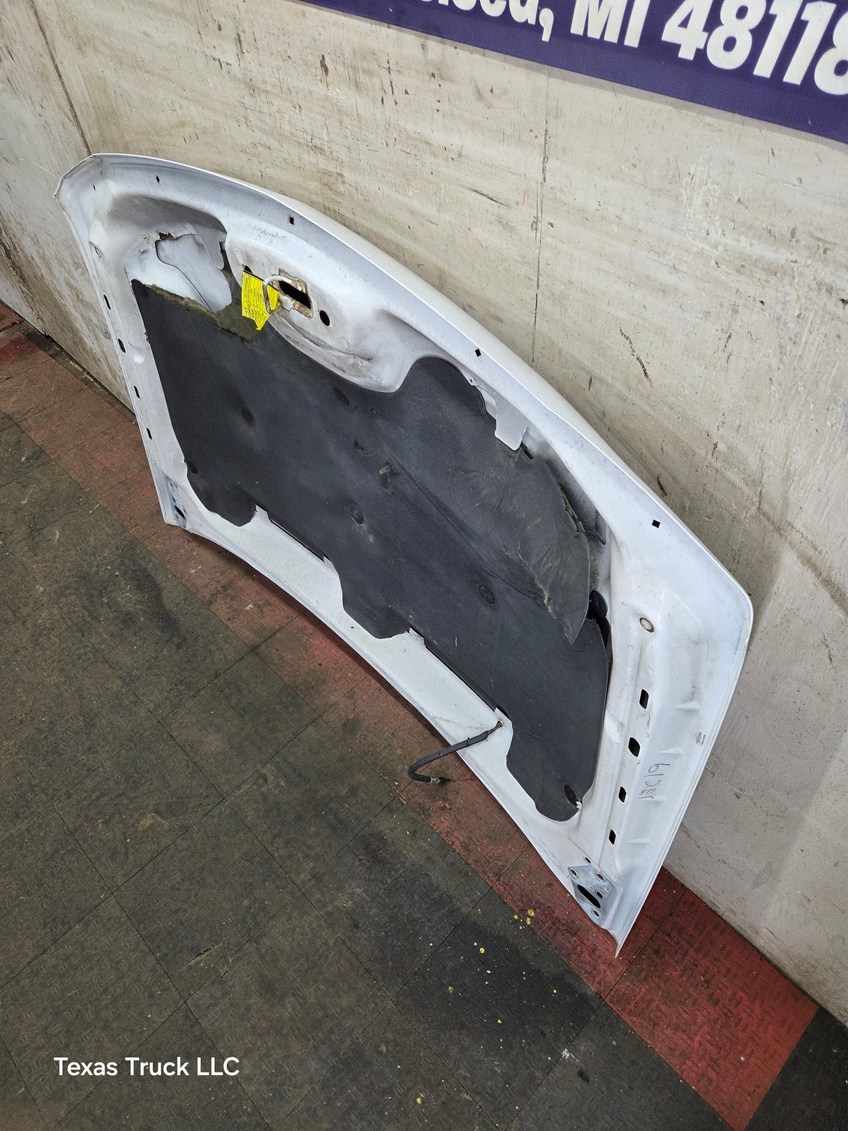 2003-2006 Chevrolet Silverado 2500 3500 Cateye HD Hood OEM