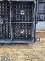 2003-2005 Chevrolet Silverado / GMC Sierra 1500 250 3500 Engine Bay Fuse Box - 15201928