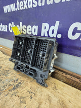 2003-2005 Chevrolet Silverado / GMC Sierra 1500 250 3500 Engine Bay Fuse Box - 15201928