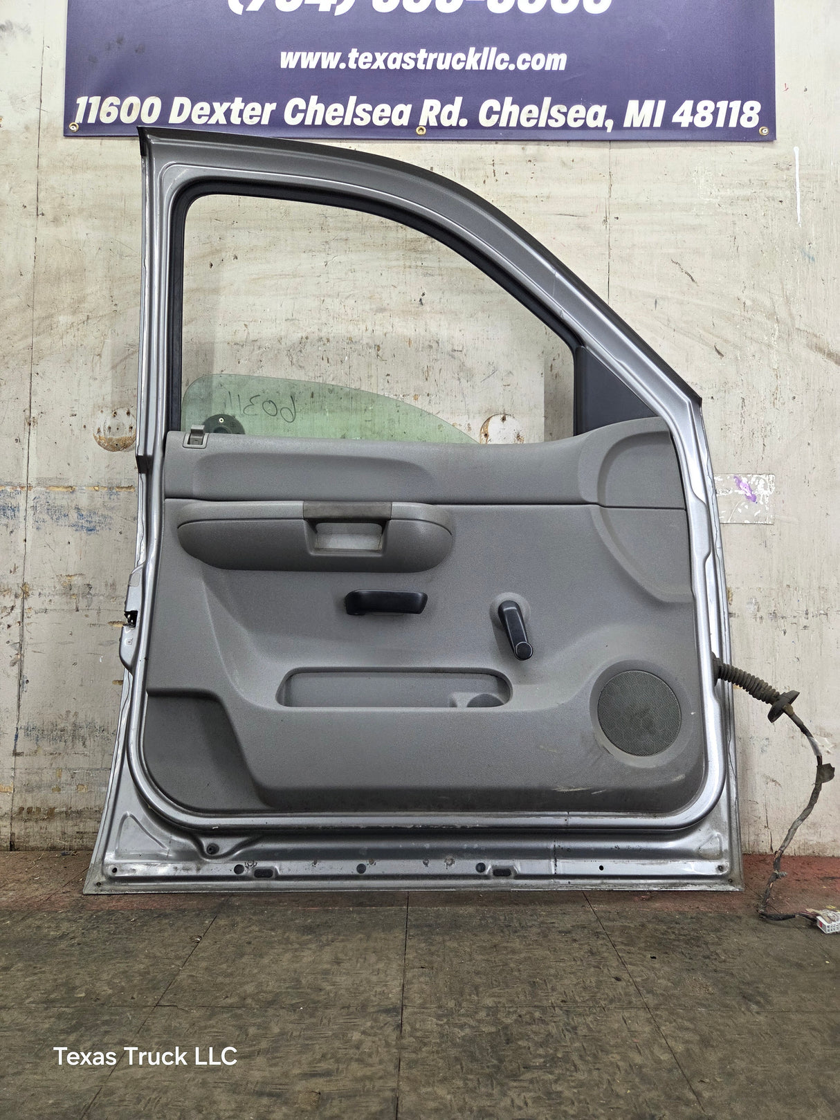 2007-2013 Chevrolet Silverado / GMC Sierra 1500 2500 3500 HD LH Front Driver Side Door