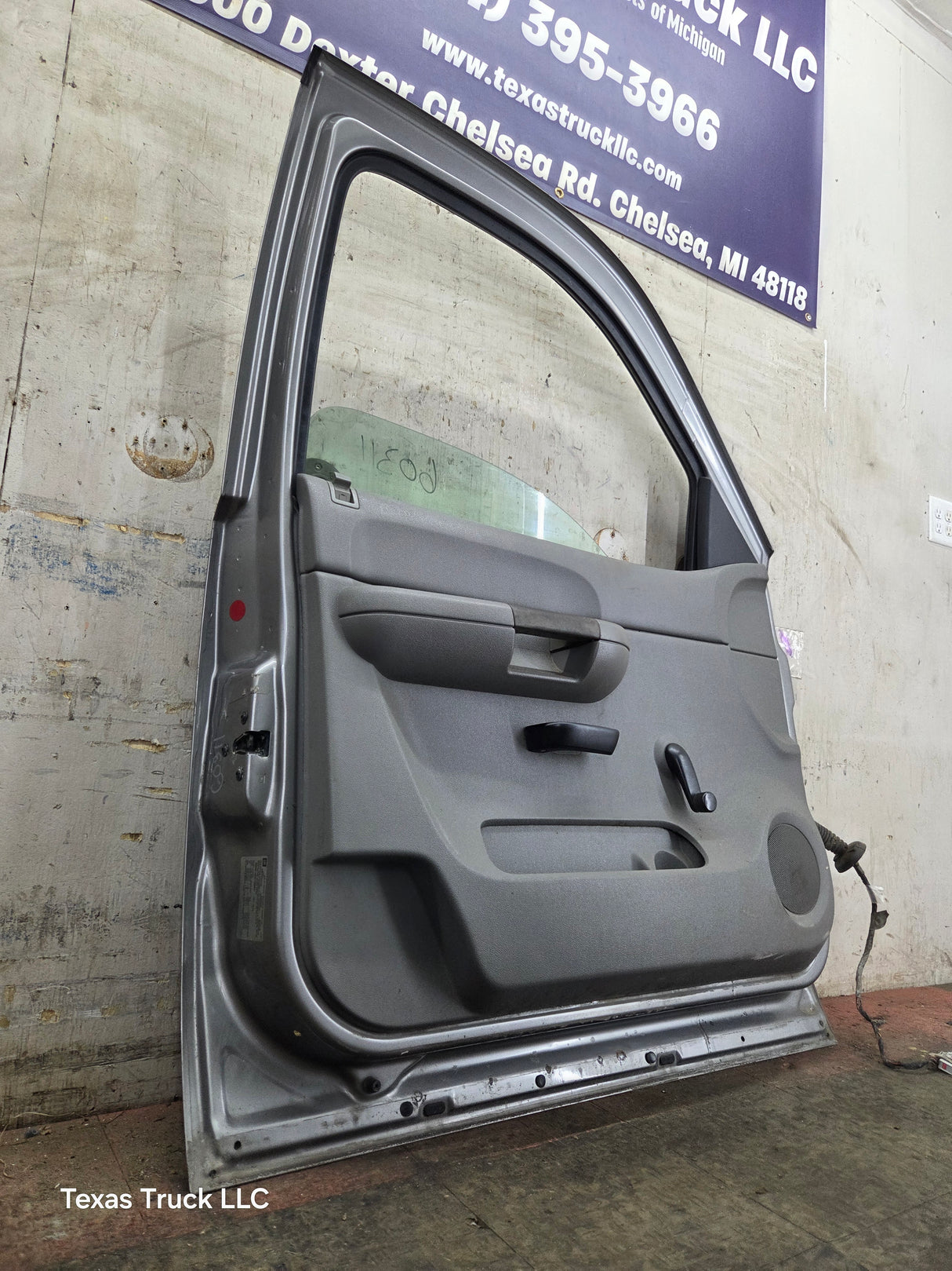 2007-2013 Chevrolet Silverado / GMC Sierra 1500 2500 3500 HD LH Front Driver Side Door