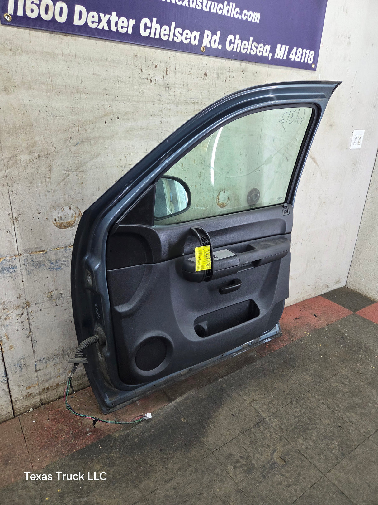 2007-2013 Chevrolet Silverado / GMC Sierra 1500 2500 3500 HD RH Front Passenger Side Door