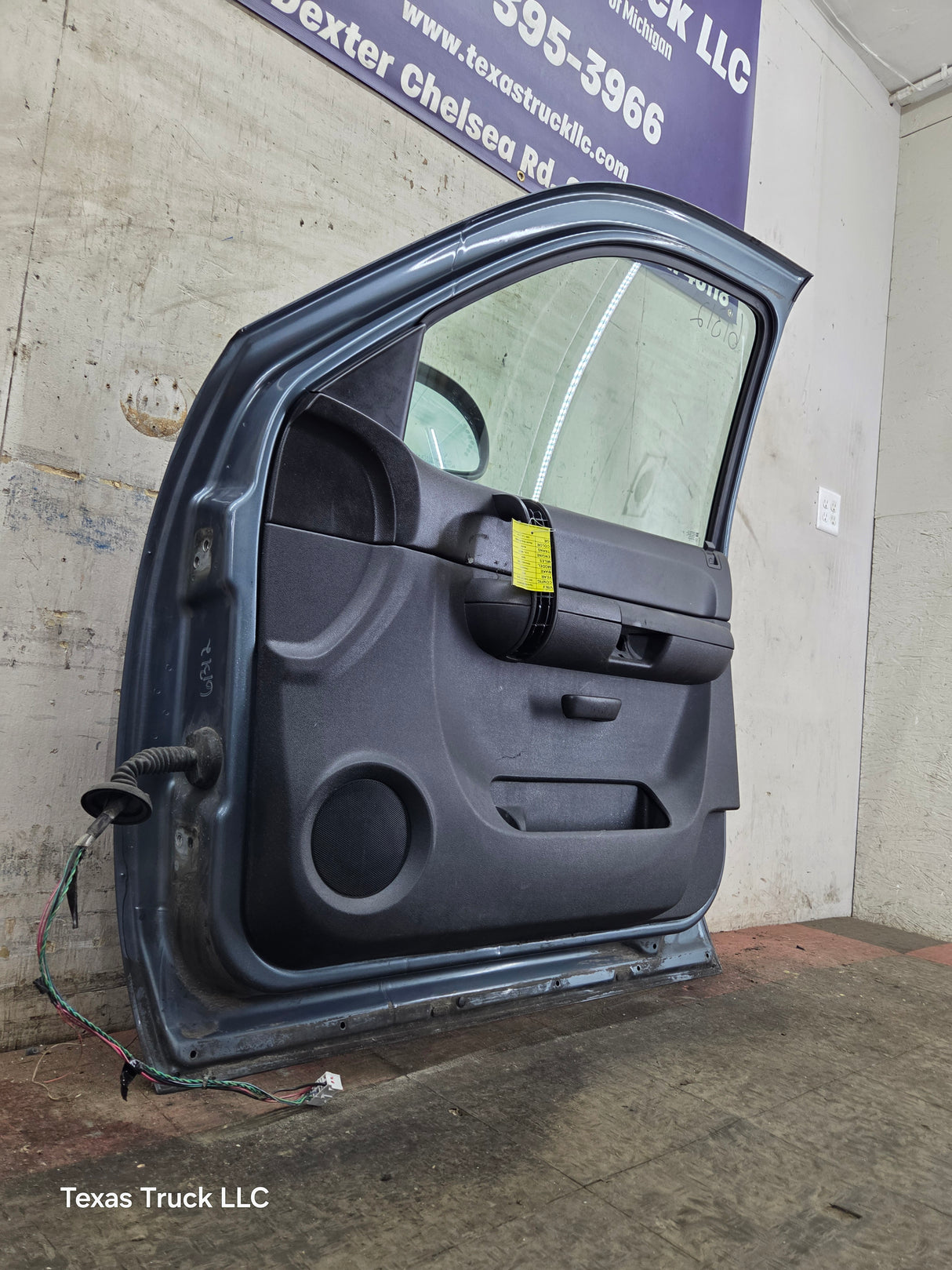 2007-2013 Chevrolet Silverado / GMC Sierra 1500 2500 3500 HD RH Front Passenger Side Door