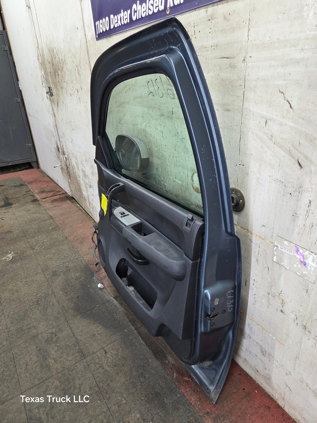 2007-2013 Chevrolet Silverado / GMC Sierra 1500 2500 3500 HD RH Front Passenger Side Door
