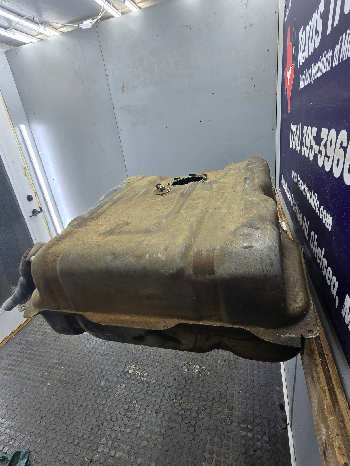 1999-2010 Ford Super Duty F350 F450 F550 Cab & Chassis Fuel Tank Rear mount behind the axle