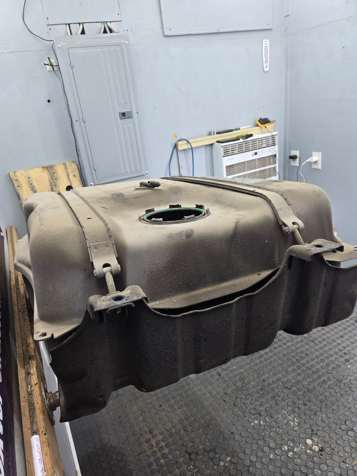 2011-2016 Ford Super Duty F350 F450 F550 Cab & Chassis Fuel Tank Rear mount behind the axle