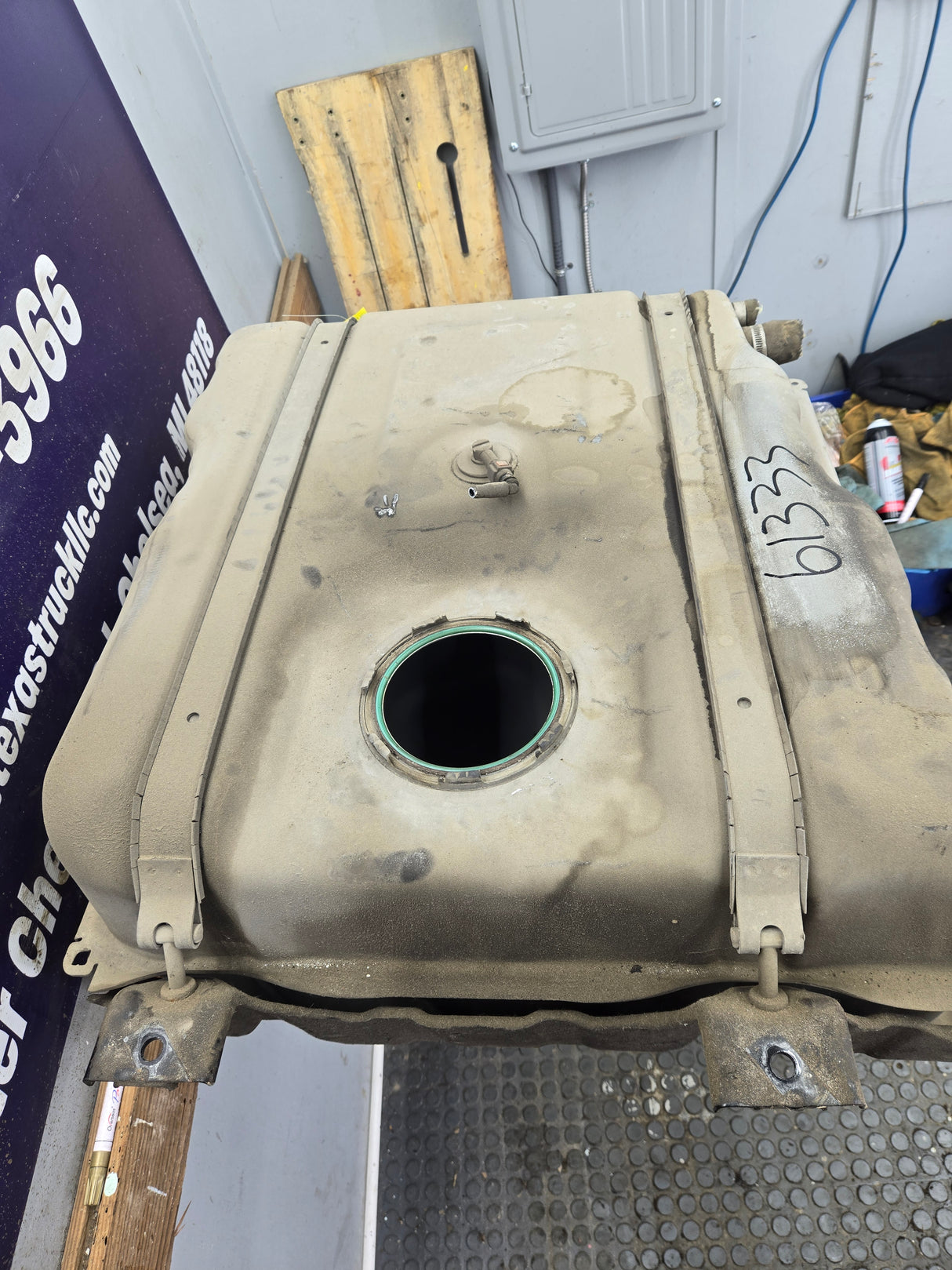 2011-2016 Ford Super Duty F350 F450 F550 Cab & Chassis Fuel Tank Rear mount behind the axle