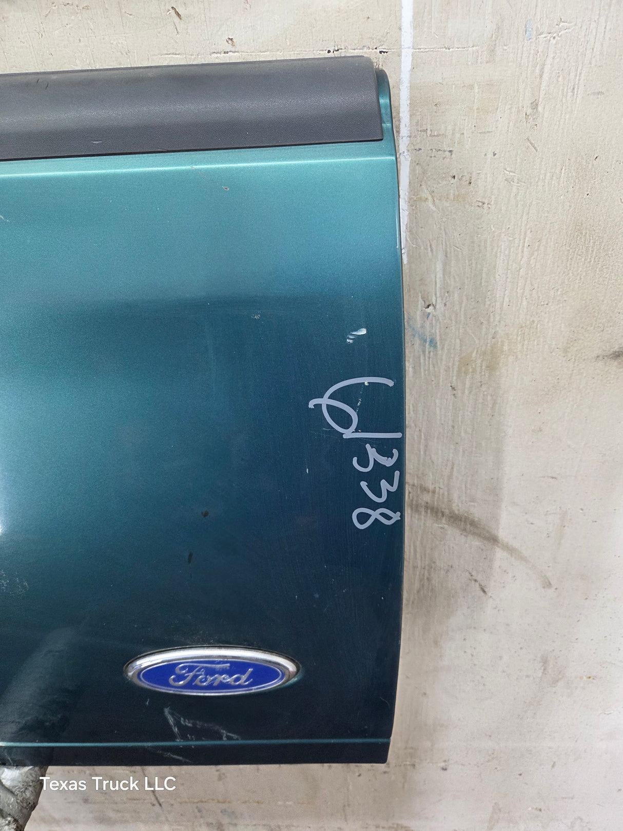 1997-2003 F150 / 1999-2007 Ford F250 F350 F450 F550 Super Duty Tailgate