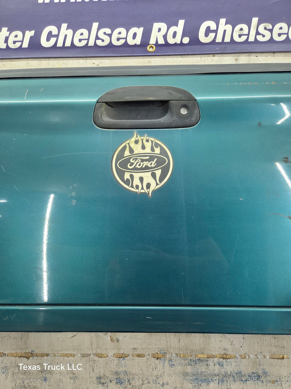 1997-2003 F150 / 1999-2007 Ford F250 F350 F450 F550 Super Duty Tailgate