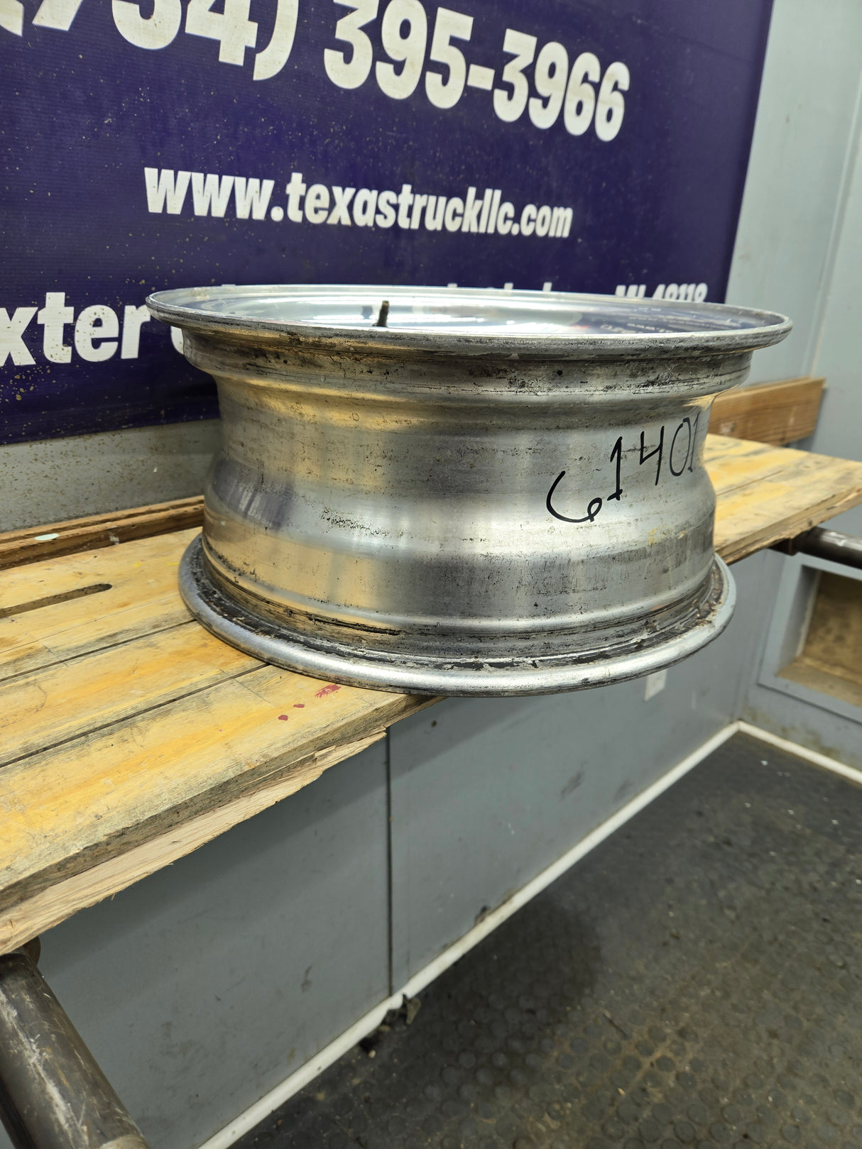 1999-2004 Ford F250 F350 Super Duty Excursion 16 x 7" Polished Aluminum Wheel Rim 8 x 170