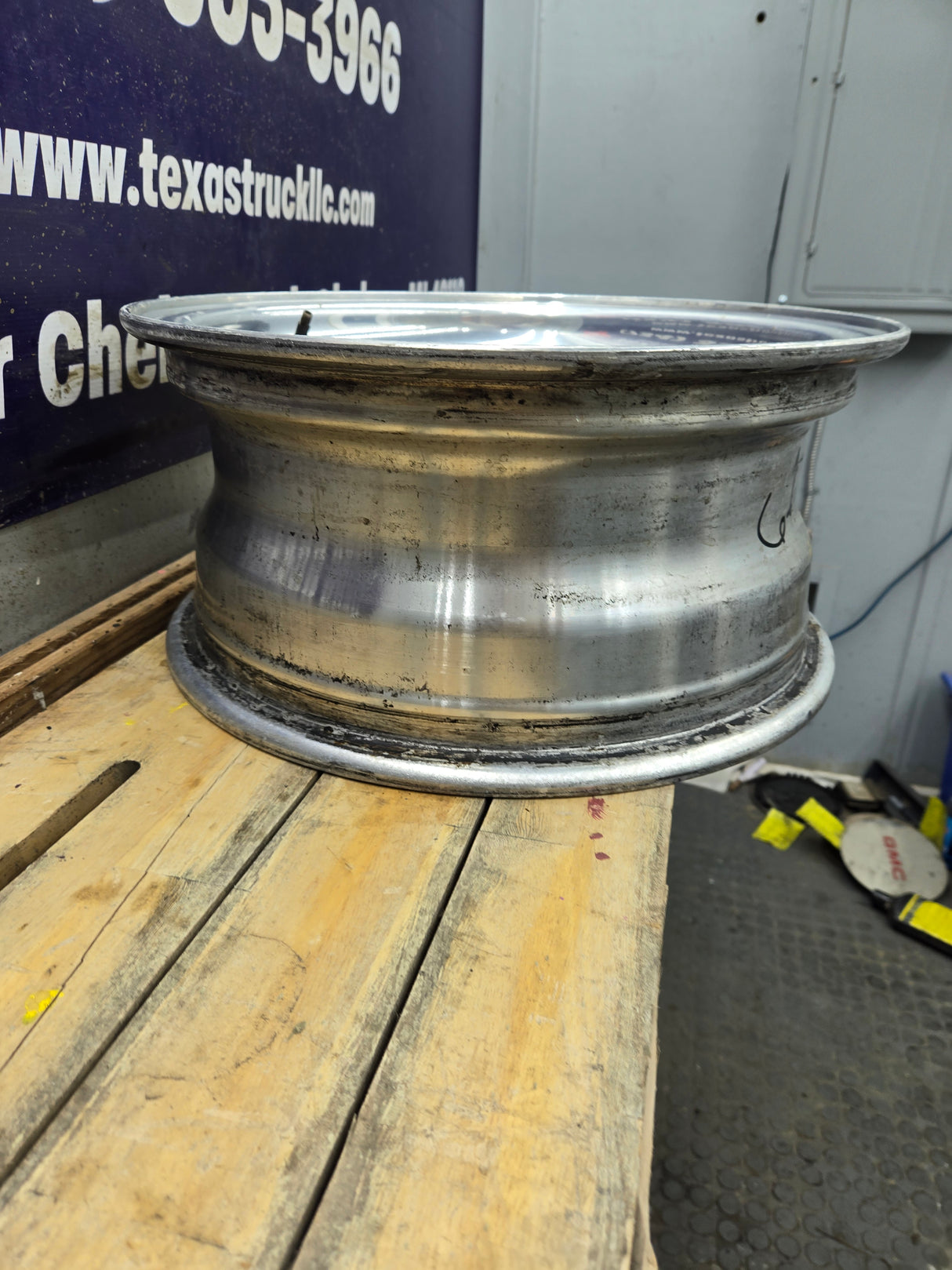 1999-2004 Ford F250 F350 Super Duty Excursion 16 x 7" Polished Aluminum Wheel Rim 8 x 170