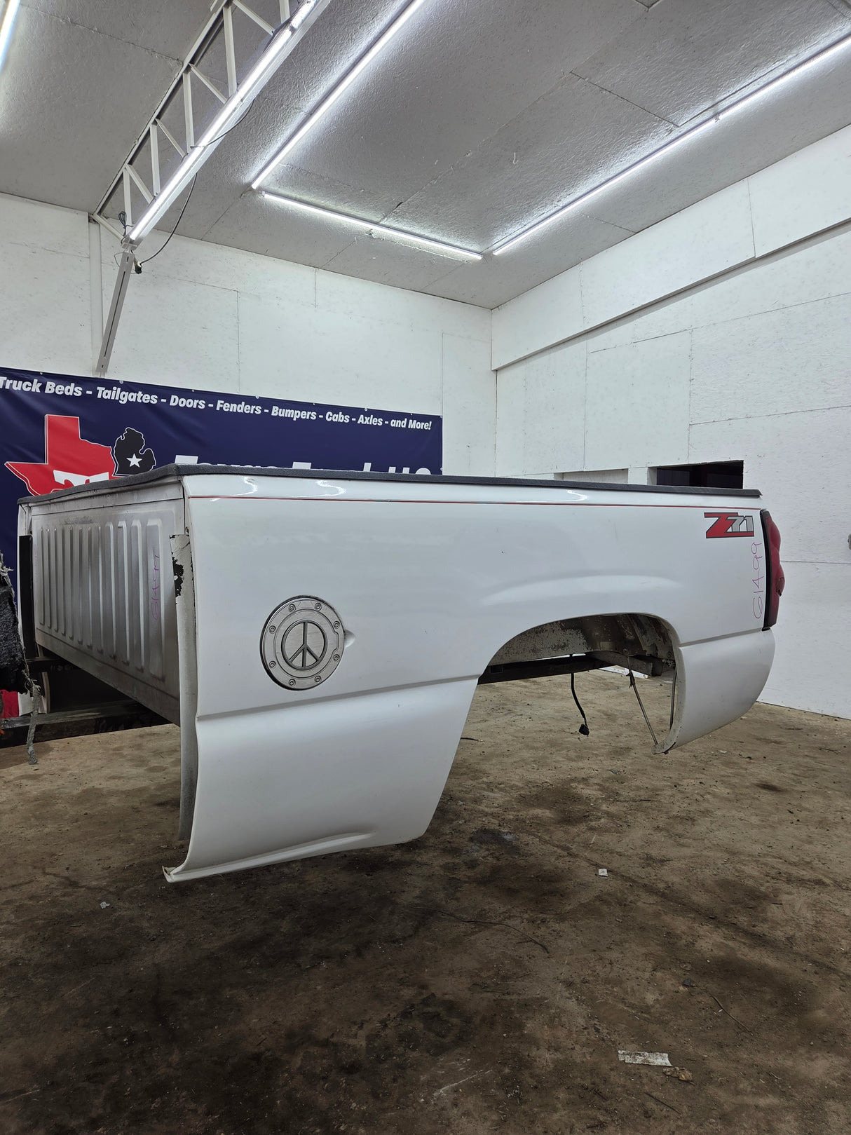 1999-2007 Chevrolet Silverado / GMC Sierra 1500 2500HD 3500HD 6' 6" Short Truck Bed