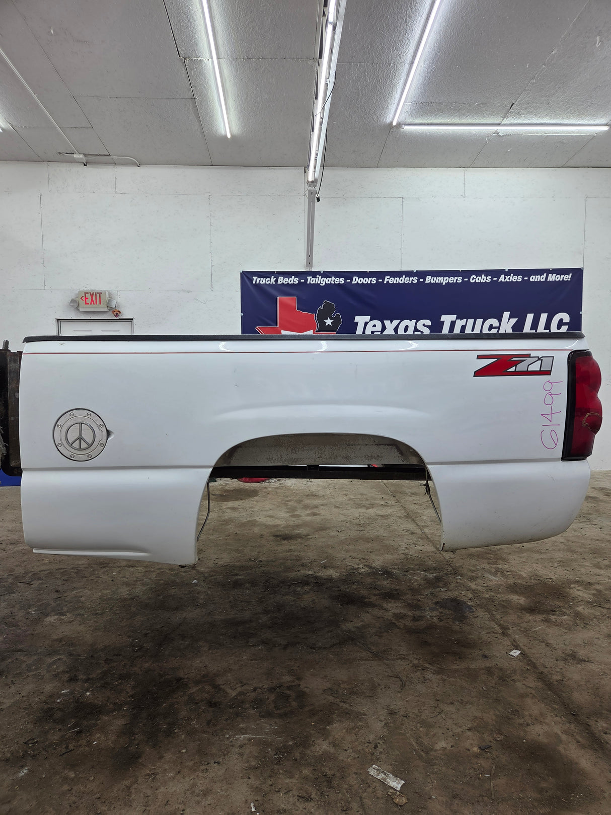 1999-2007 Chevrolet Silverado / GMC Sierra 1500 2500HD 3500HD 6' 6" Short Truck Bed