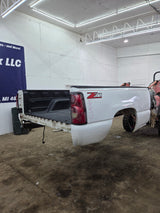 1999-2007 Chevrolet Silverado / GMC Sierra 1500 2500HD 3500HD 6' 6" Short Truck Bed