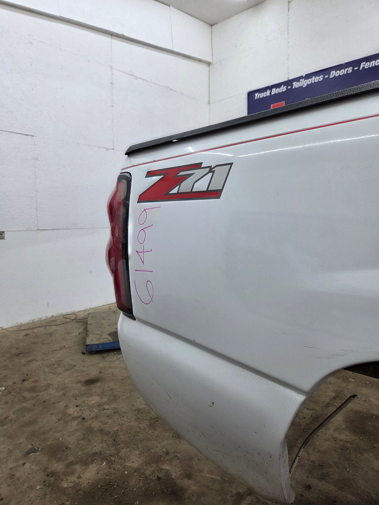 1999-2007 Chevrolet Silverado / GMC Sierra 1500 2500HD 3500HD 6' 6" Short Truck Bed